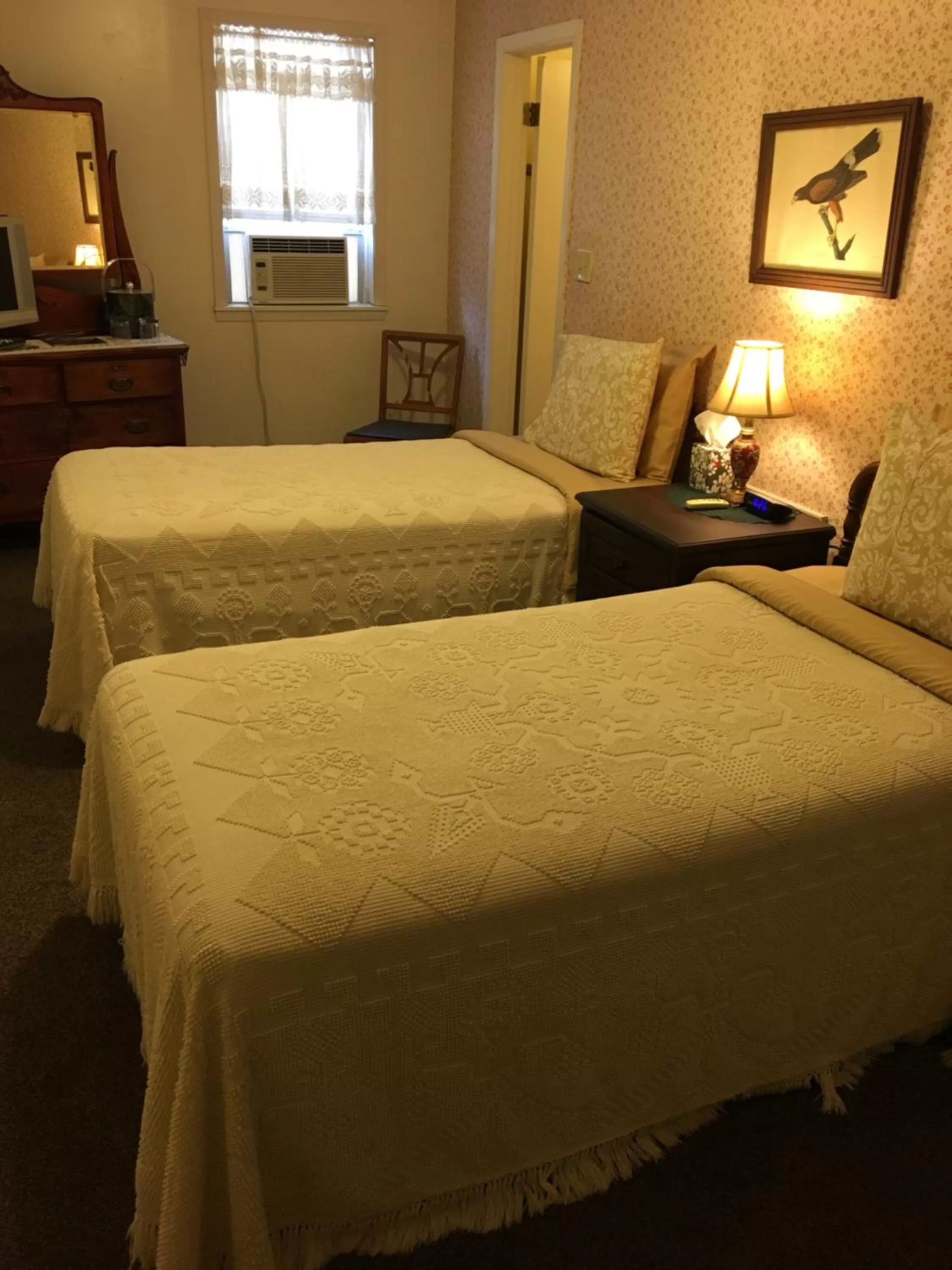 Bed in The Courtland Hotel & Spa