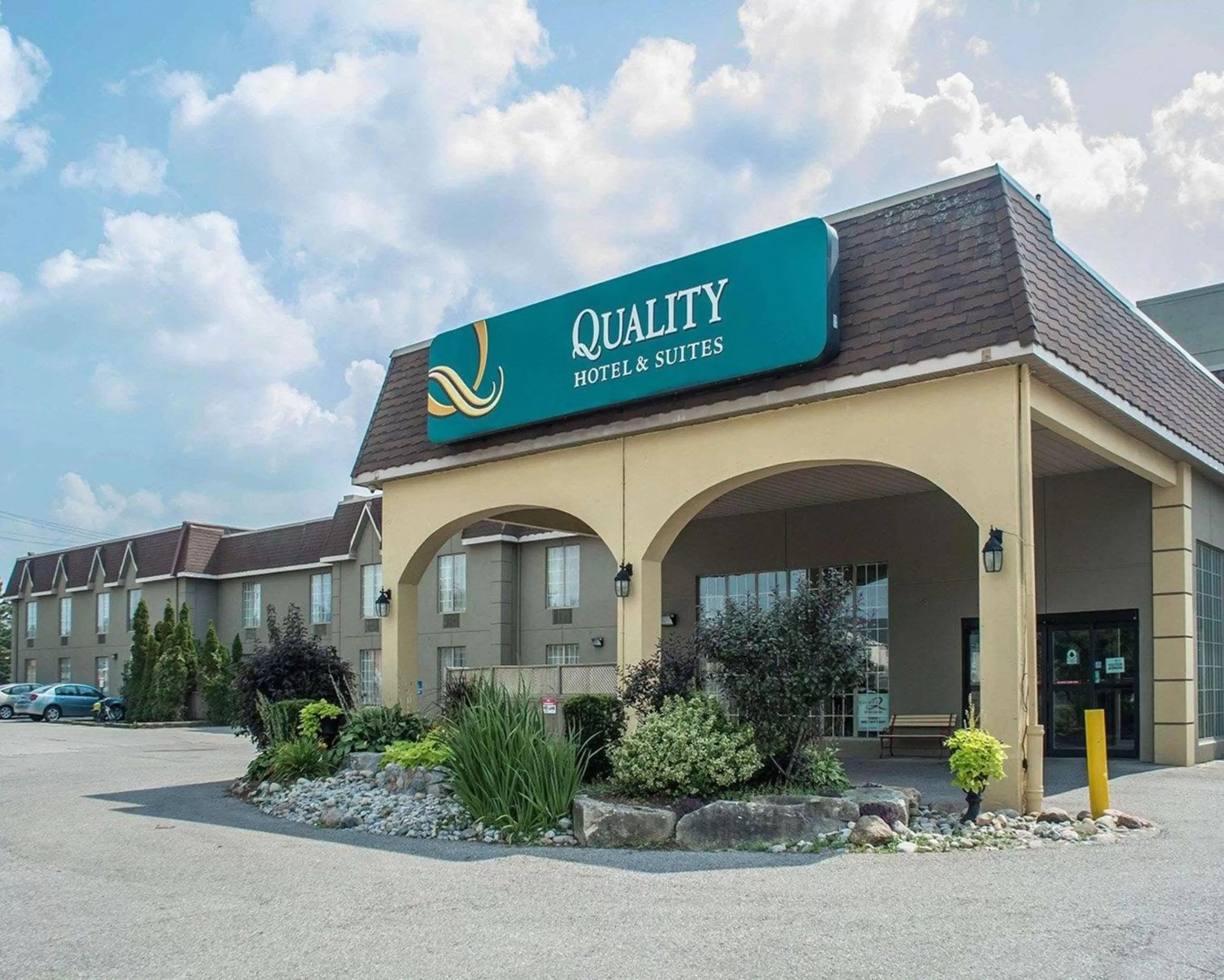 Property building in Quality Hotel & Suites Woodstock