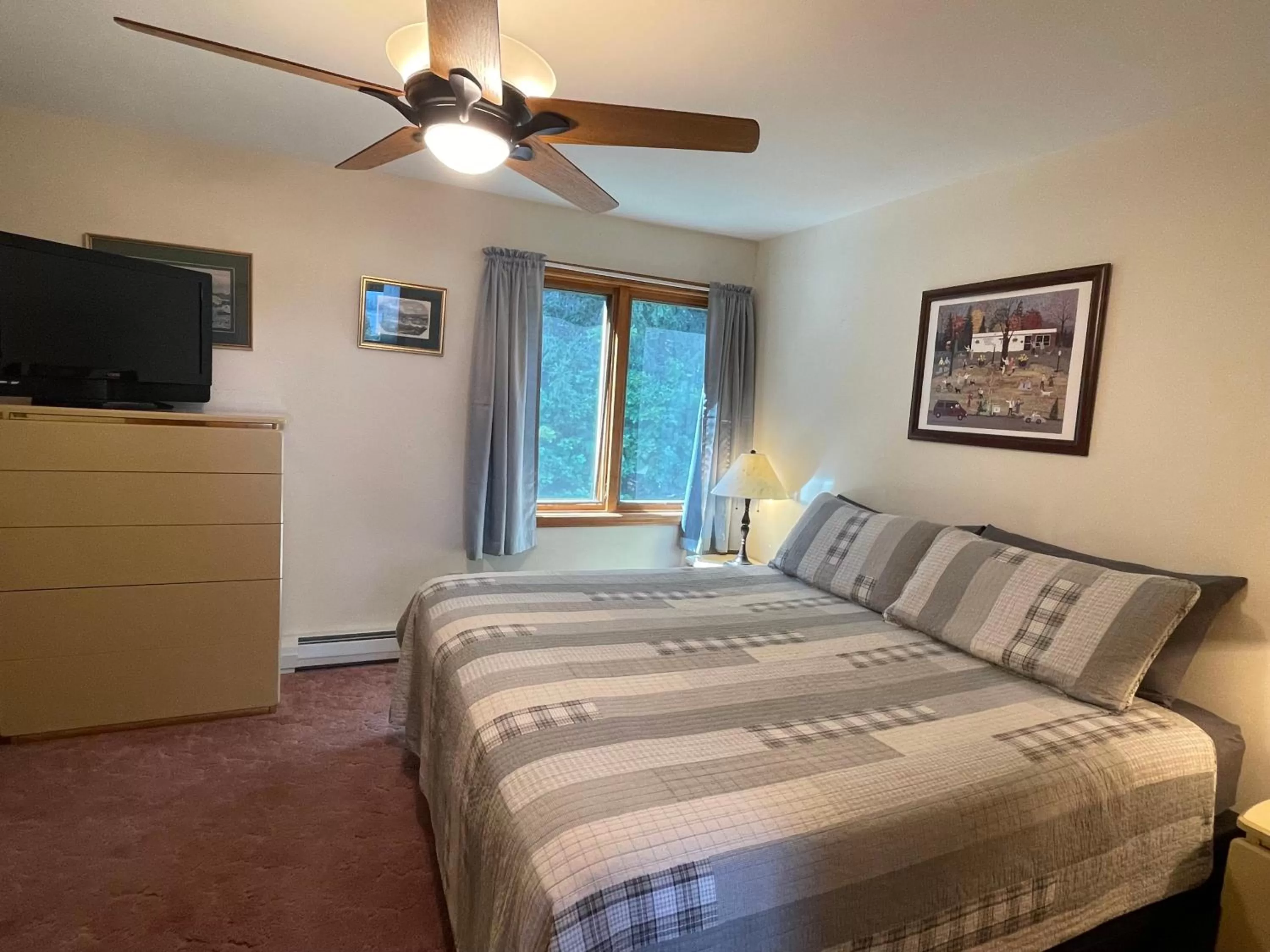 Bedroom, Bed in Hill View Motel and Cottages