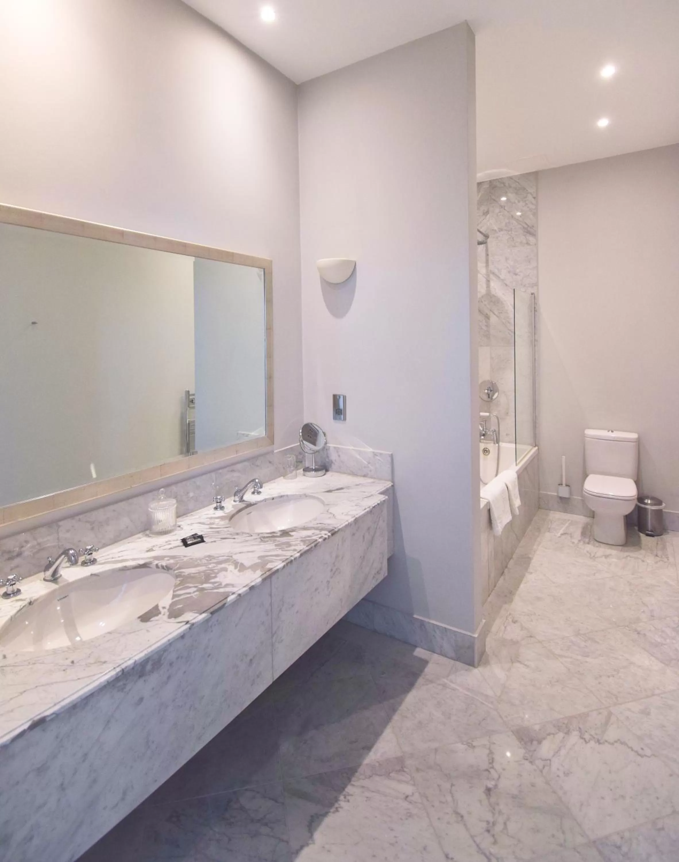 Toilet in The Chatsworth Hotel