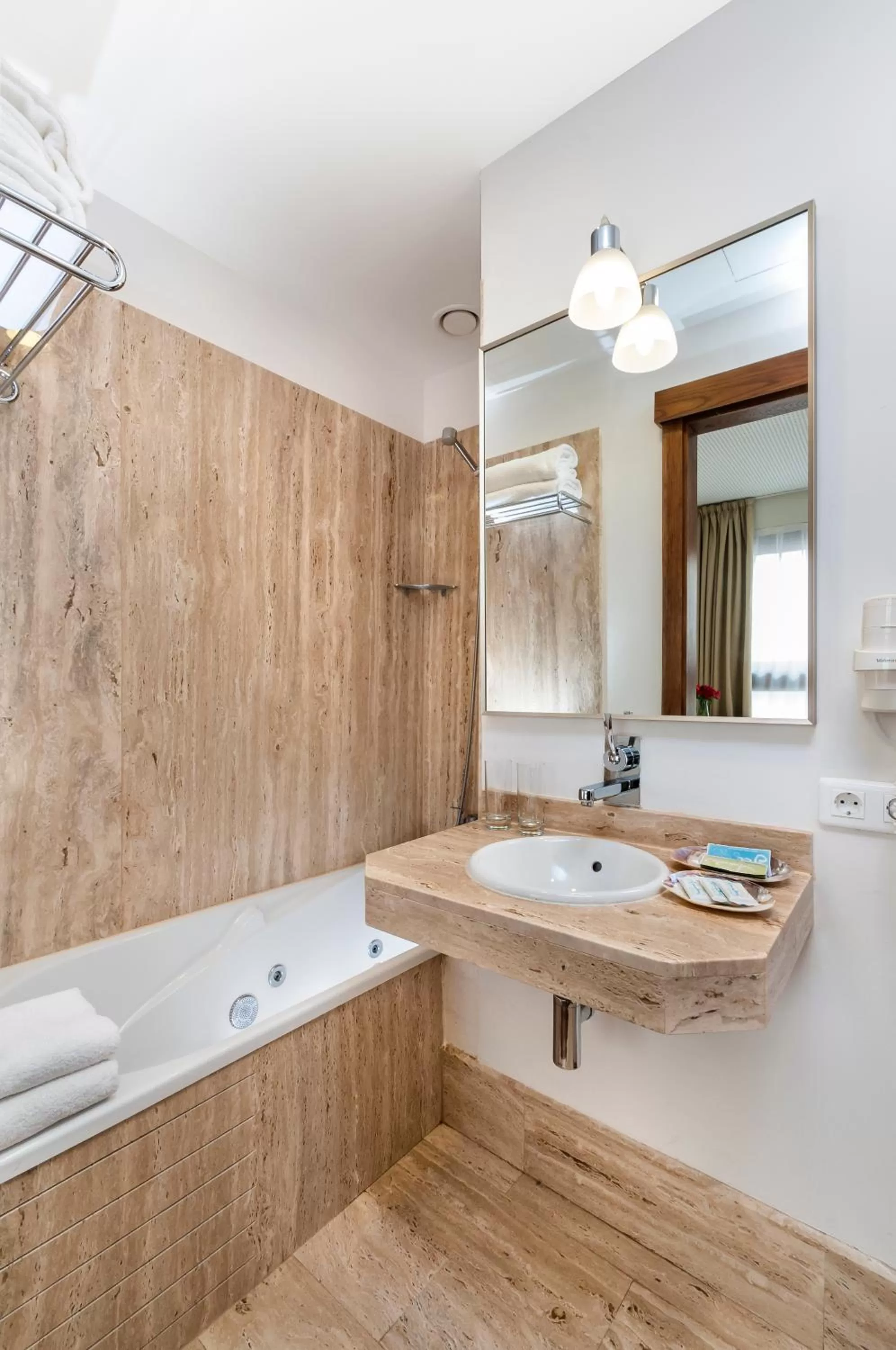 Bathroom in Hotel Amadeus Sevilla