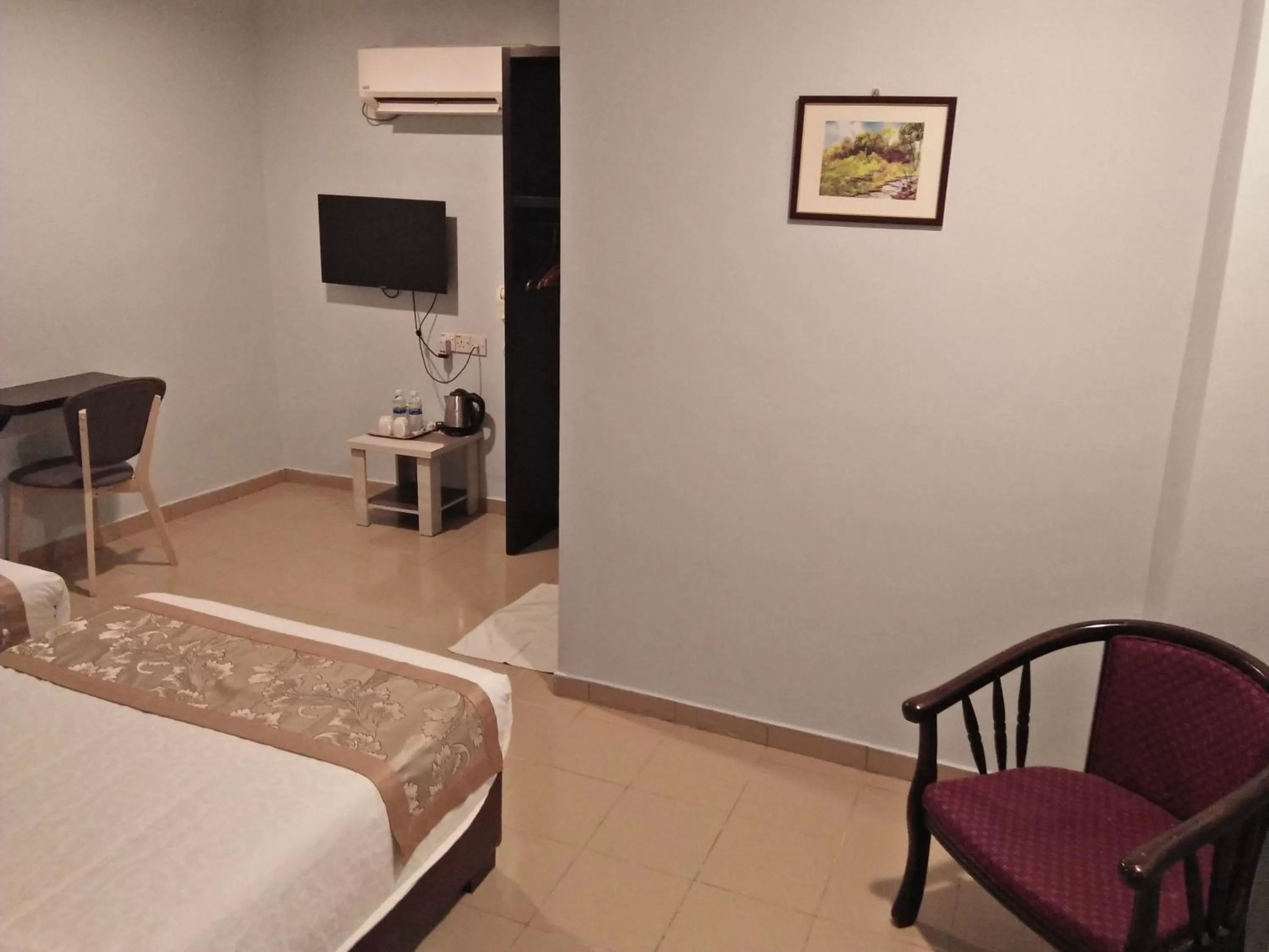 Bedroom, Bed in TIONG HUA HOTEL