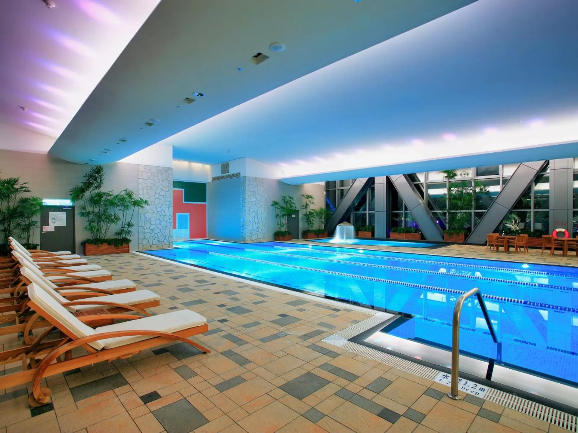 Swimming pool in Windsor Hotel Taichung