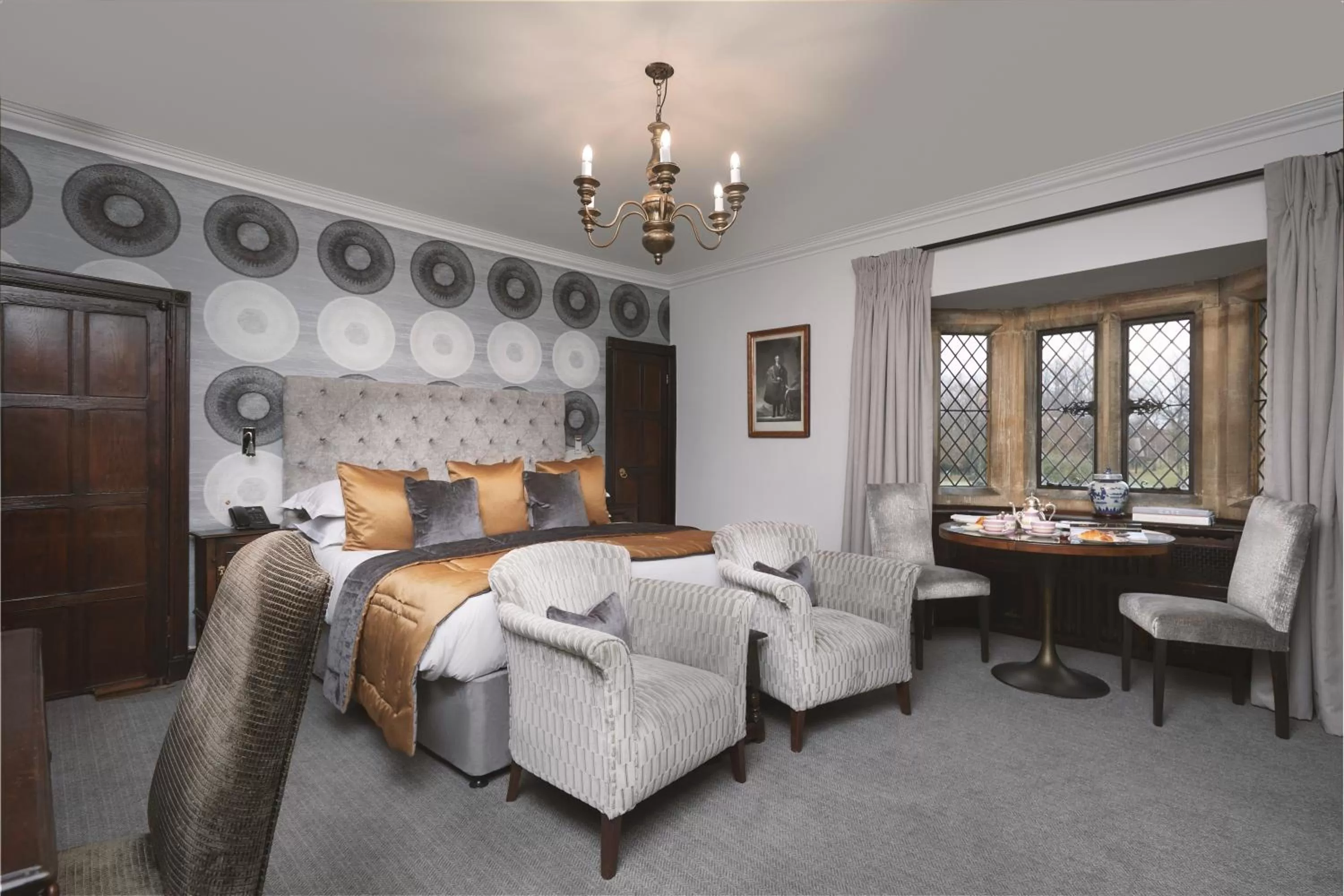 Day, Bed in Great Fosters - Near Windsor