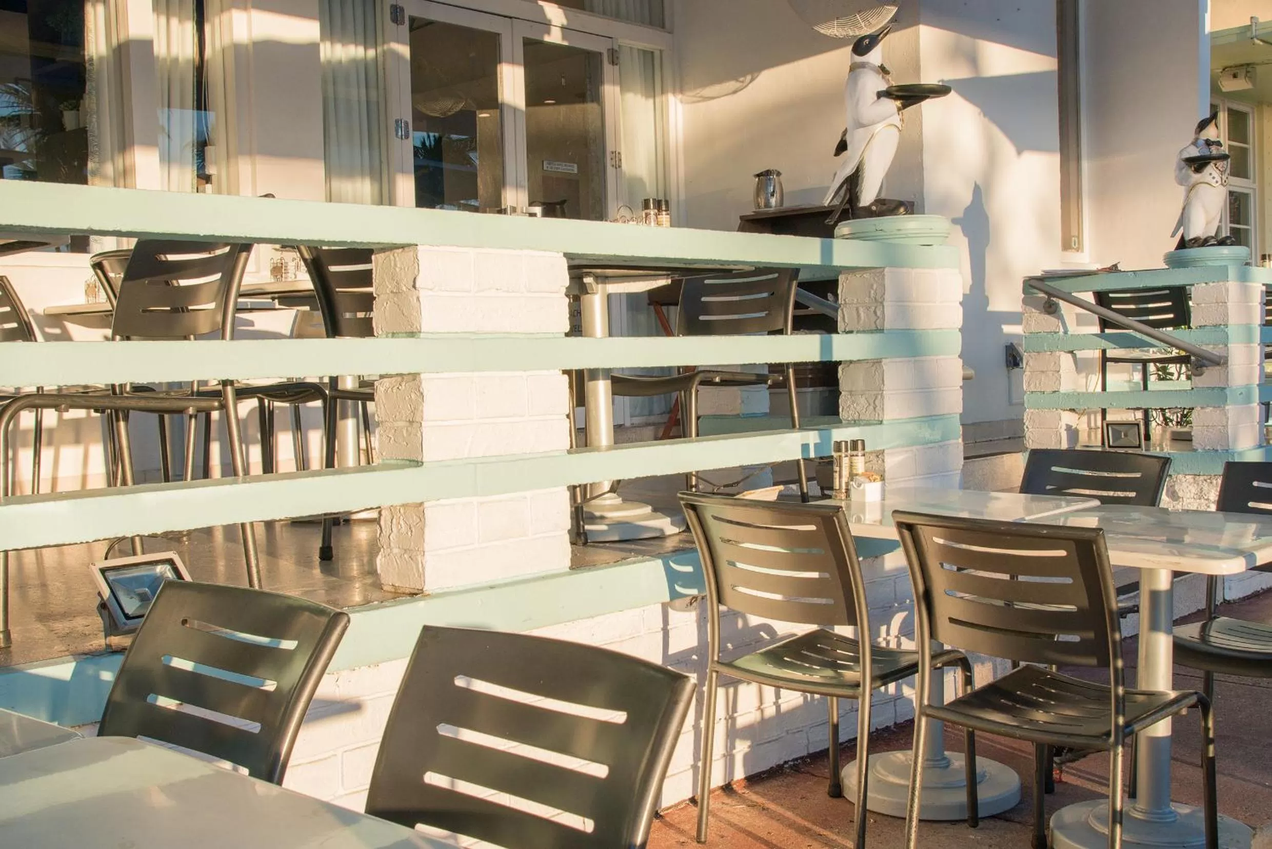 Restaurant/places to eat in Penguin Hotel