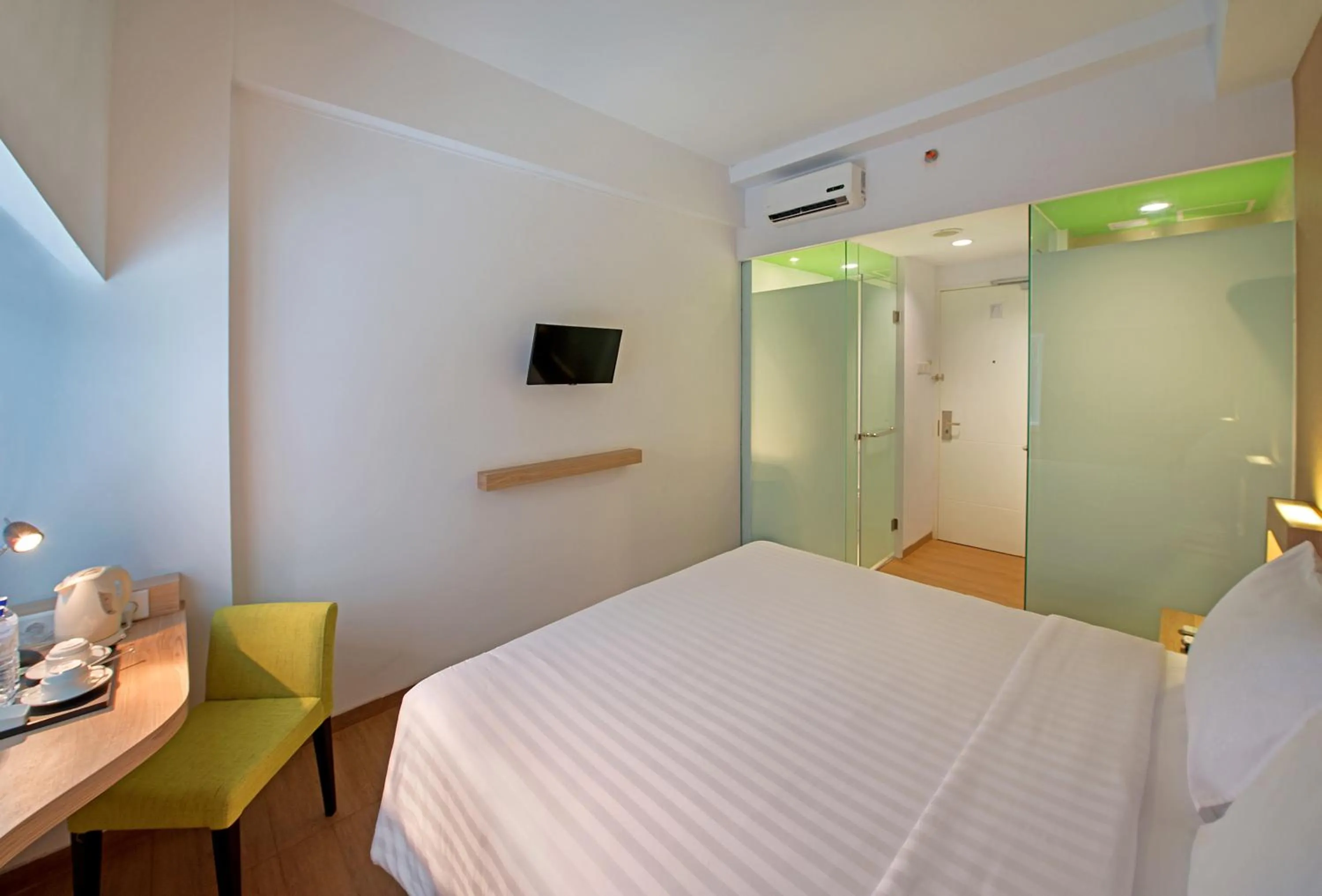 Bed in Whiz Prime Hotel Megamas Manado