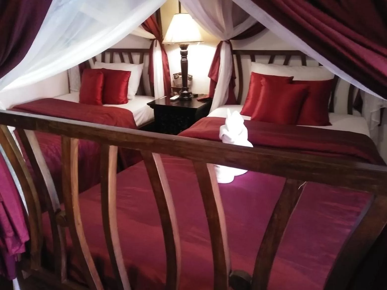 Bed in Tri Yaan Na Ros Colonial House