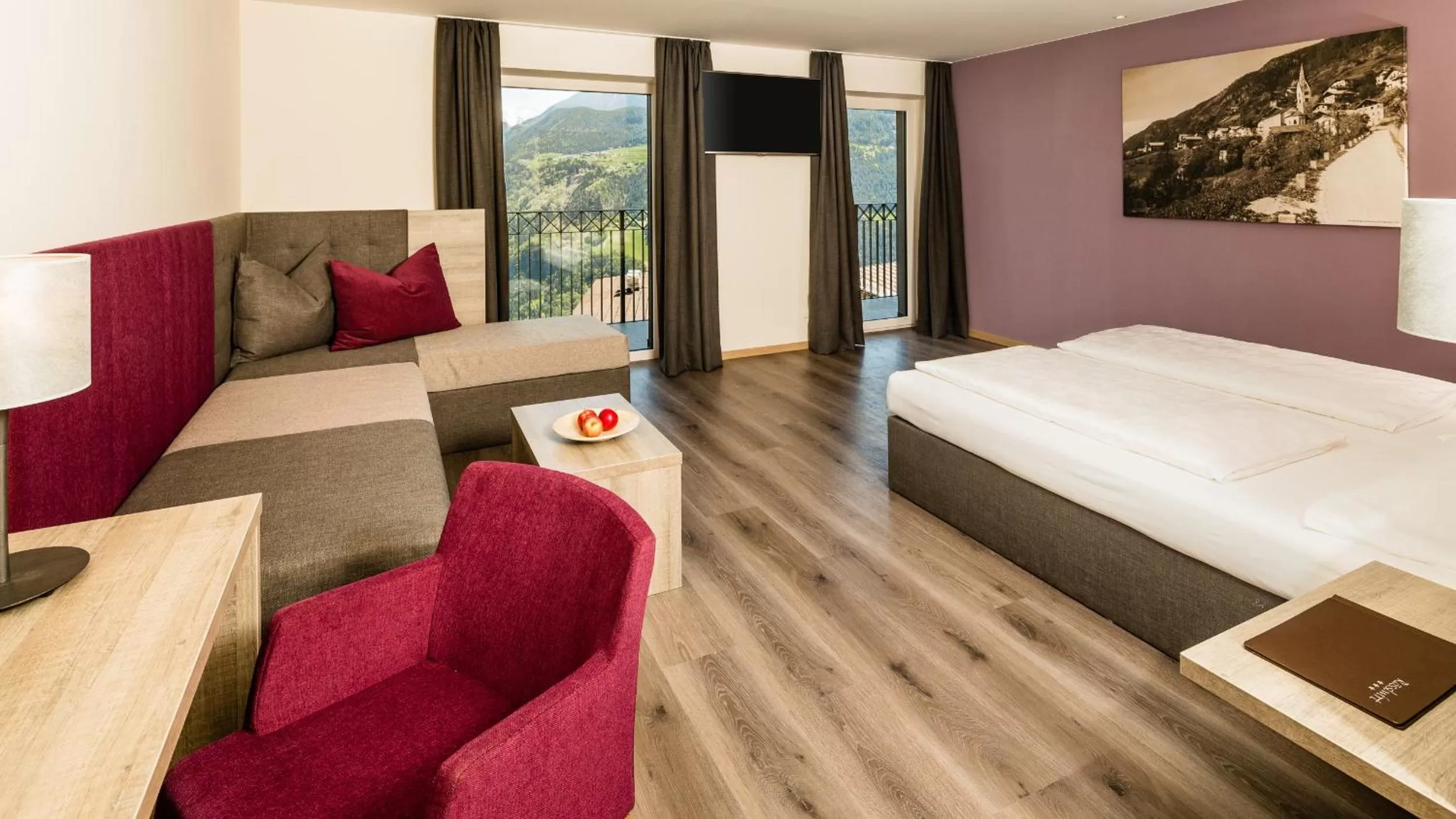 Photo of the whole room, Bed in Rösslwirt