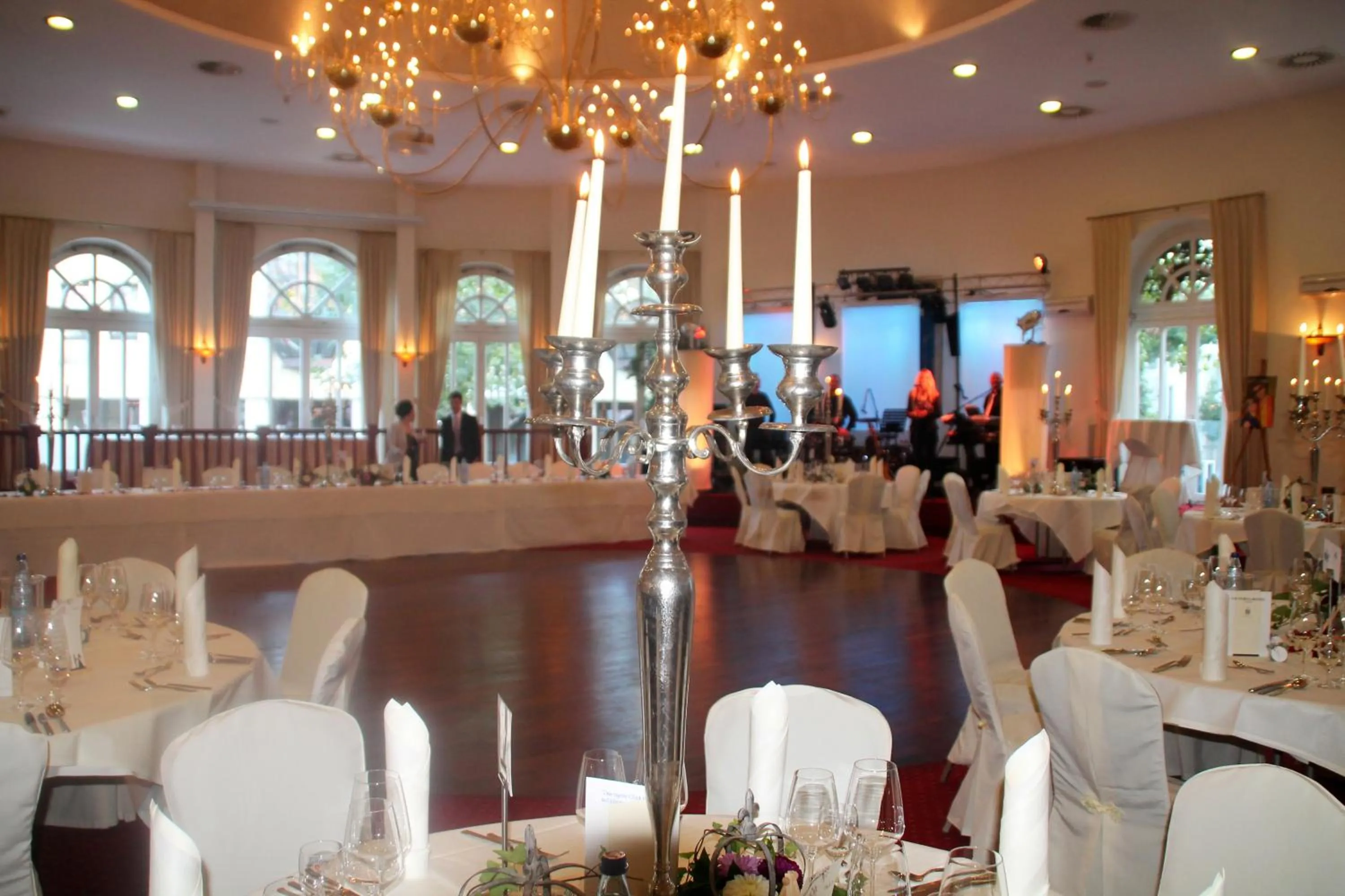 Restaurant/places to eat in Victoria Hotel