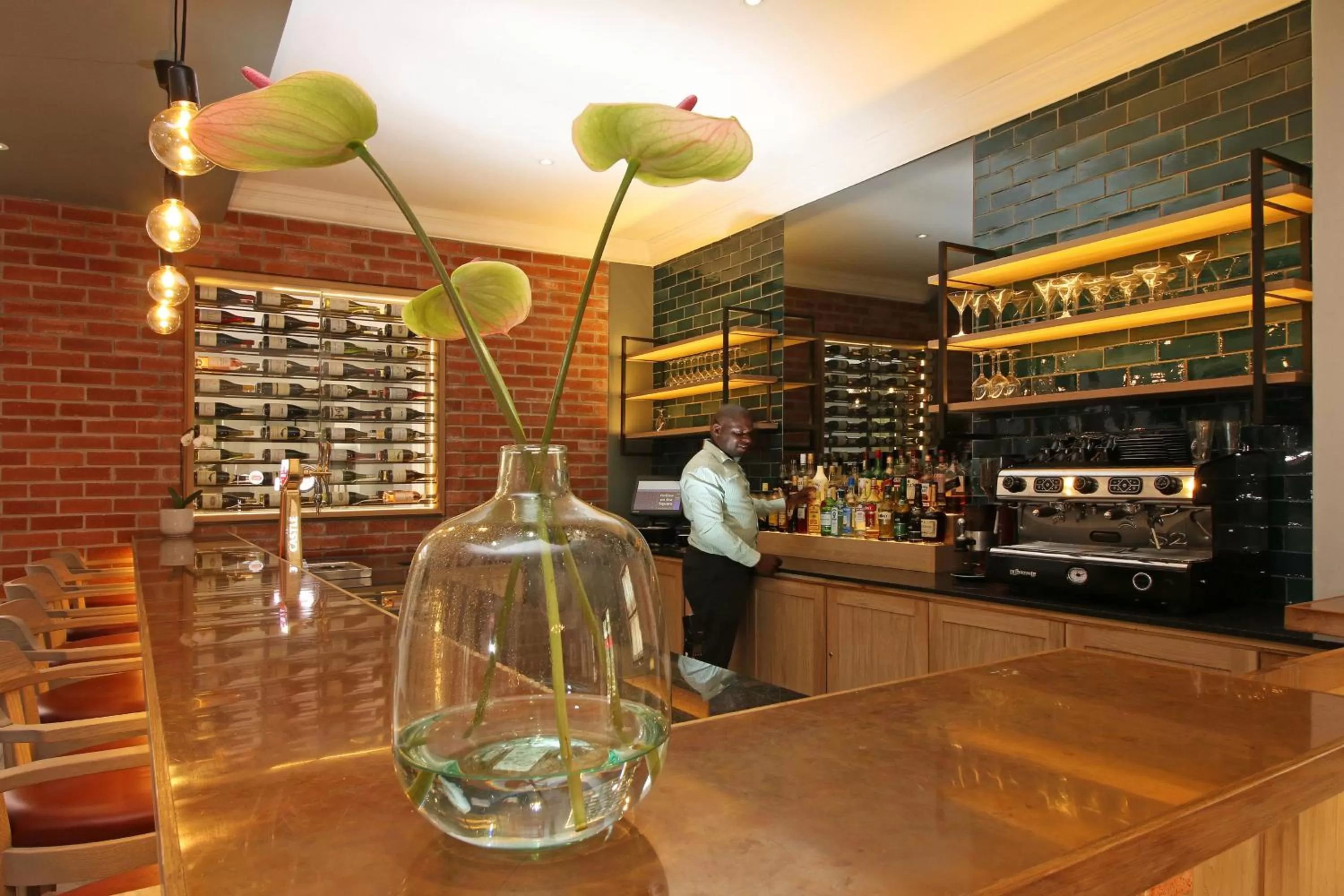 Lounge or bar in Hollow on the Square City Hotel