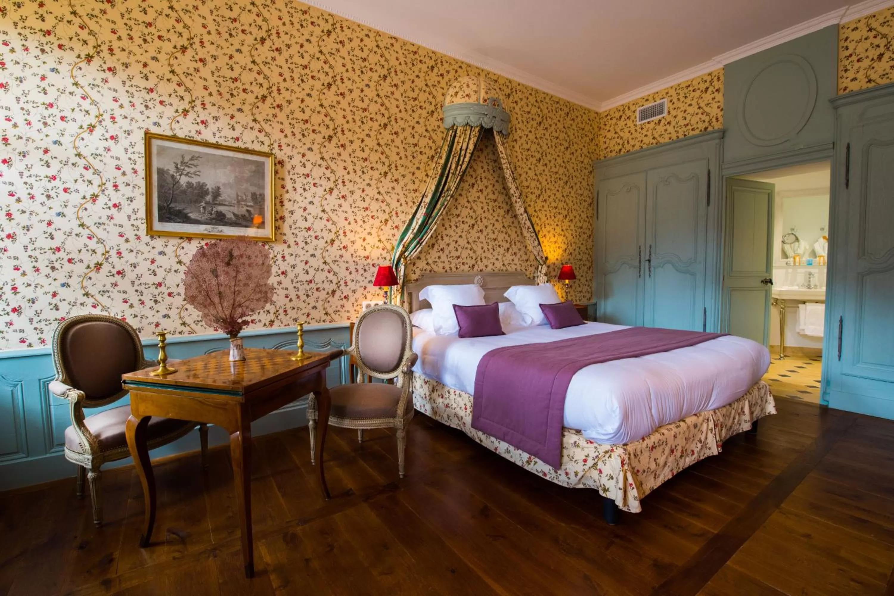Photo of the whole room, Bed in Hôtel du Domaine de La Groirie - Le Mans