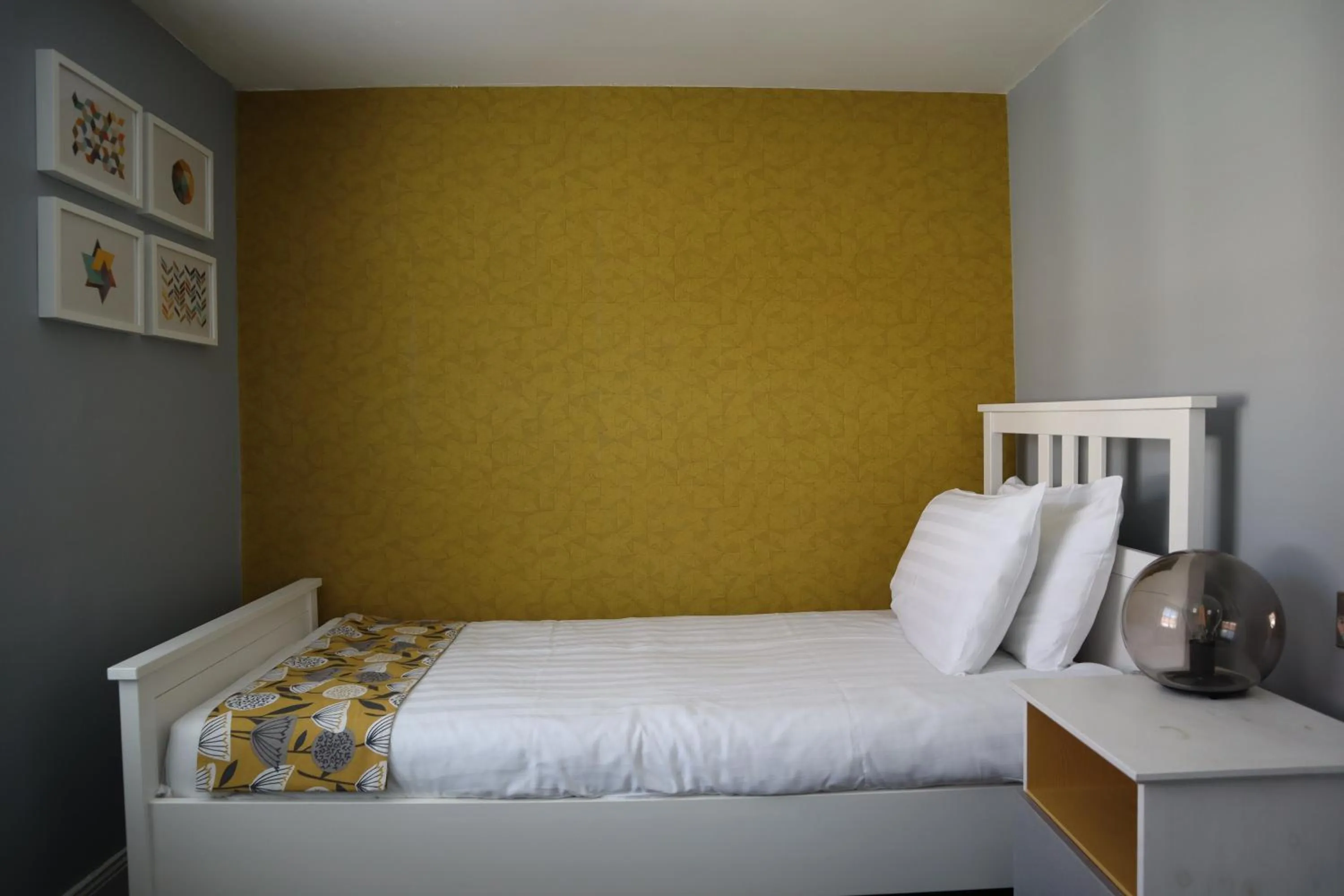 Bedroom, Bed in Hardwick Arms Hotel