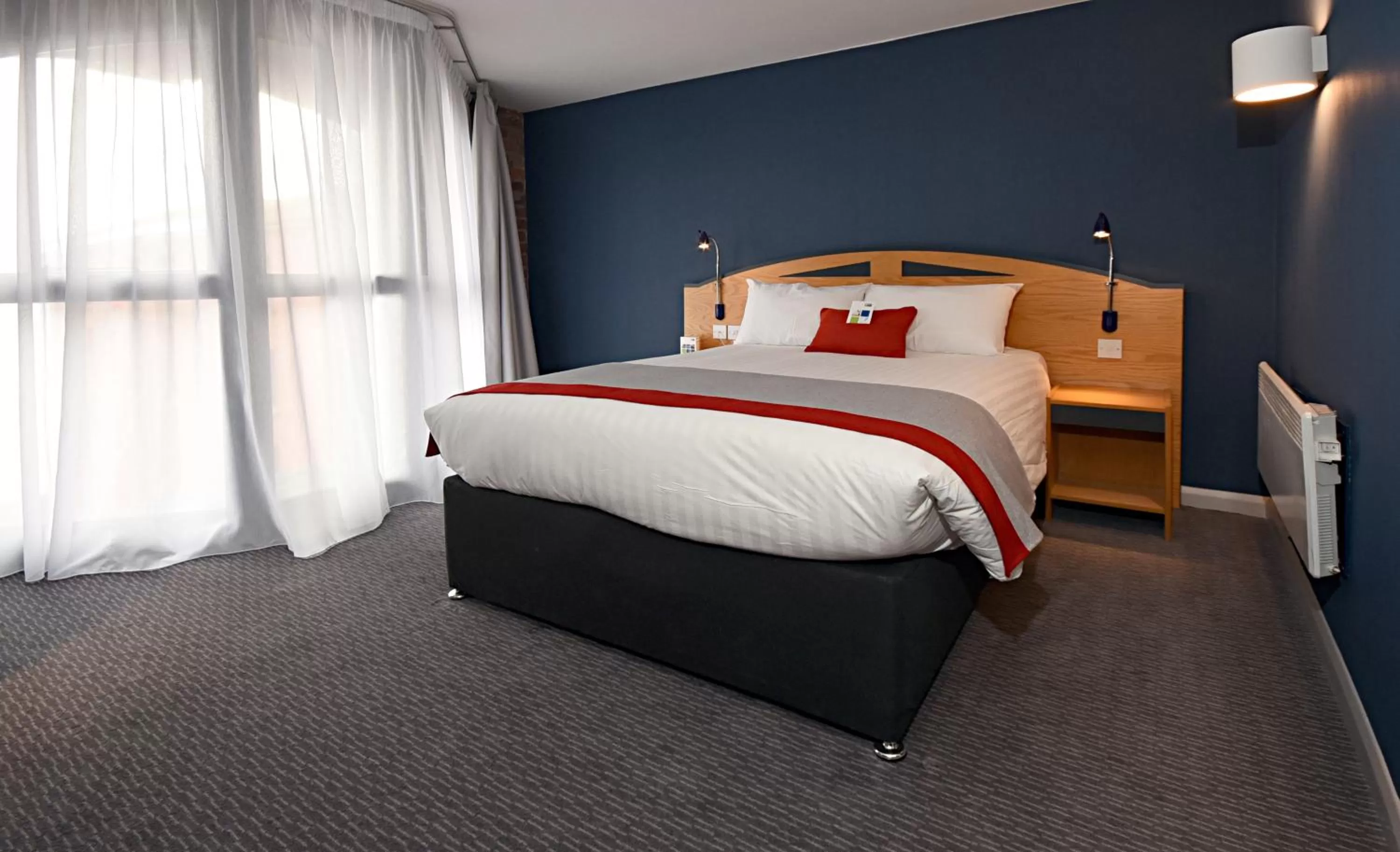 Bed in Holiday Inn Express Liverpool-Albert Dock by IHG