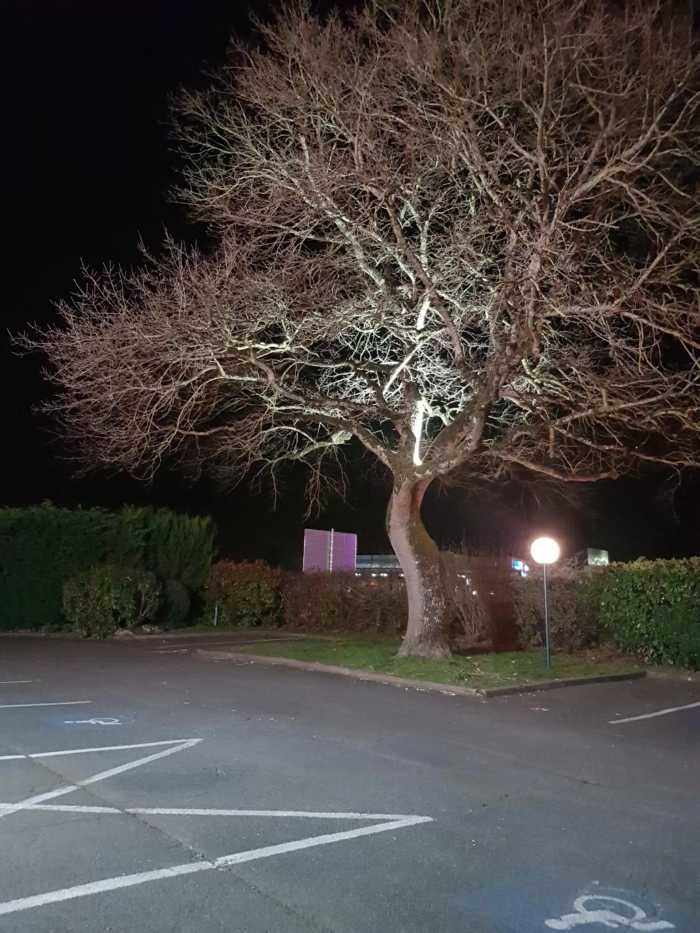 Parking in IKAR - Fasthotel Blois