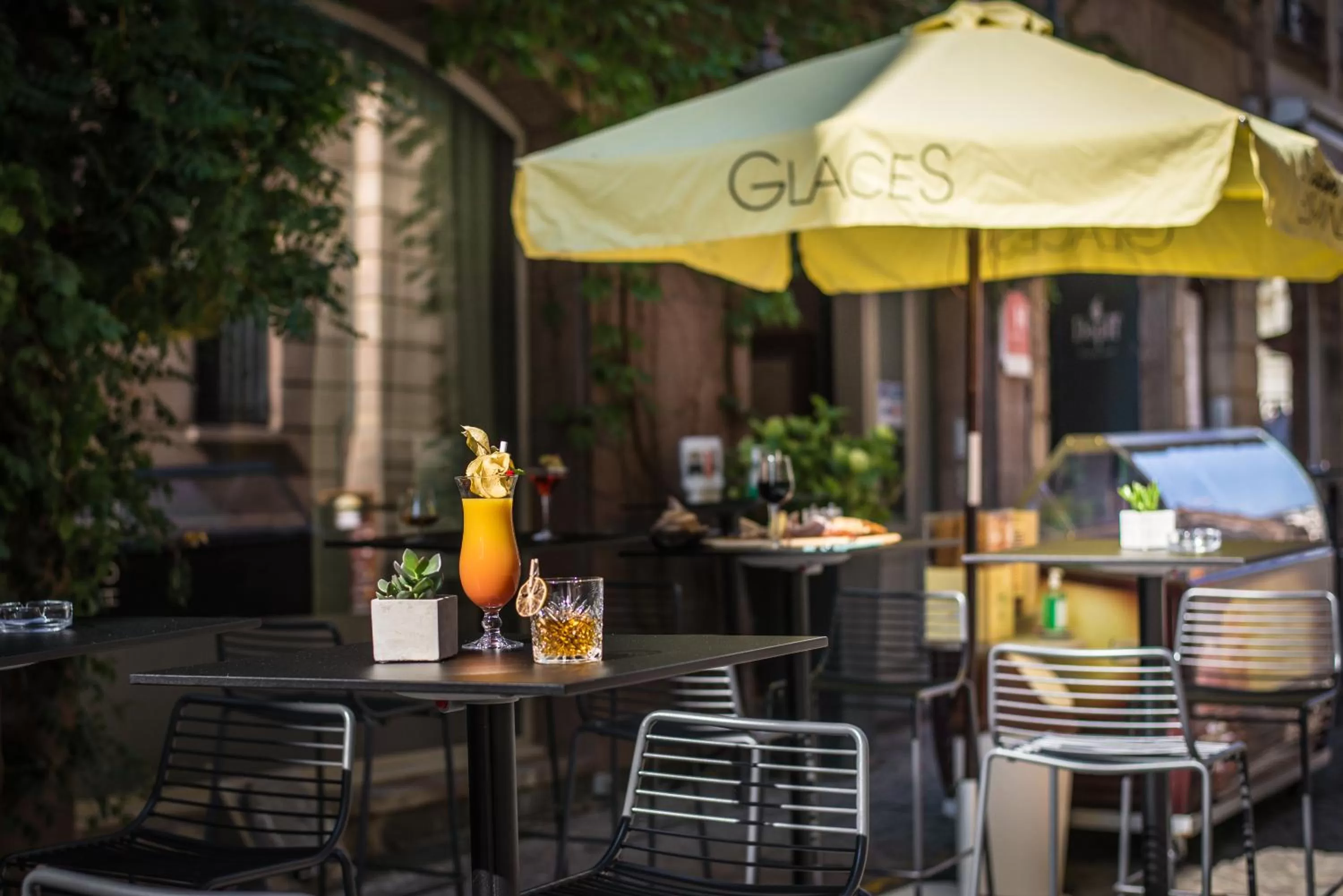 Patio in Hôtel Le Rohan, centre Cathédrale