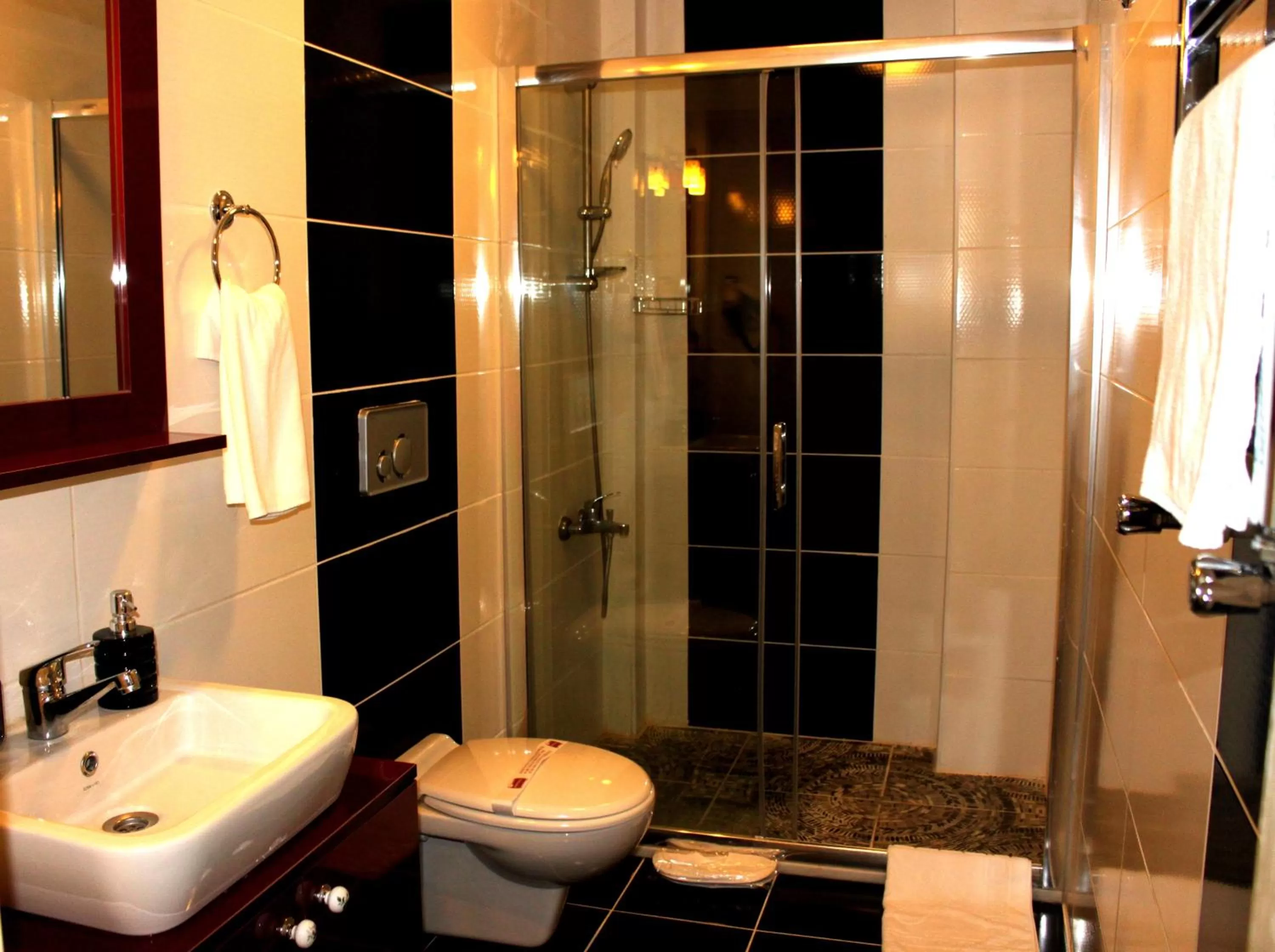 Bathroom in Spinel Hotel - Old City