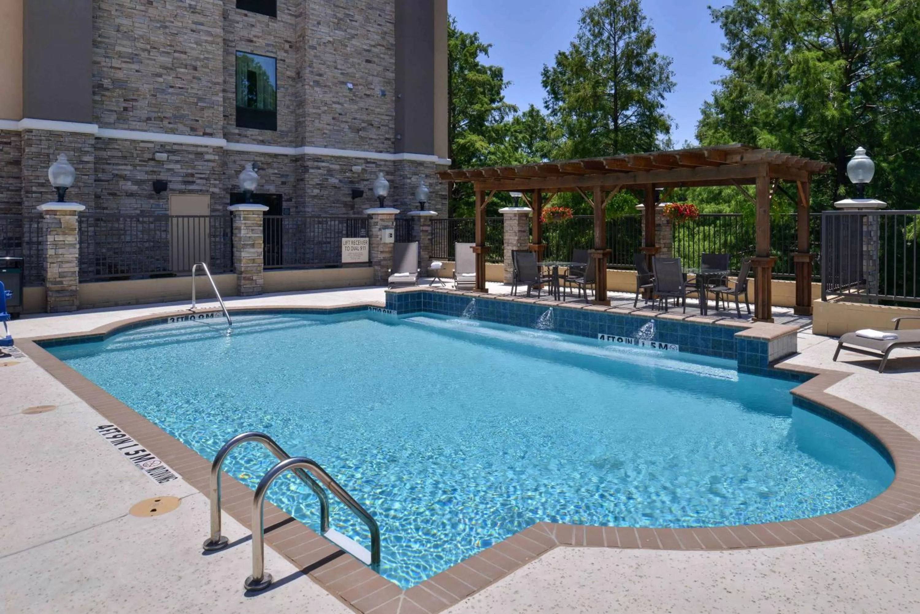 Pool view in Hampton Inn & Suites Dallas Market Center