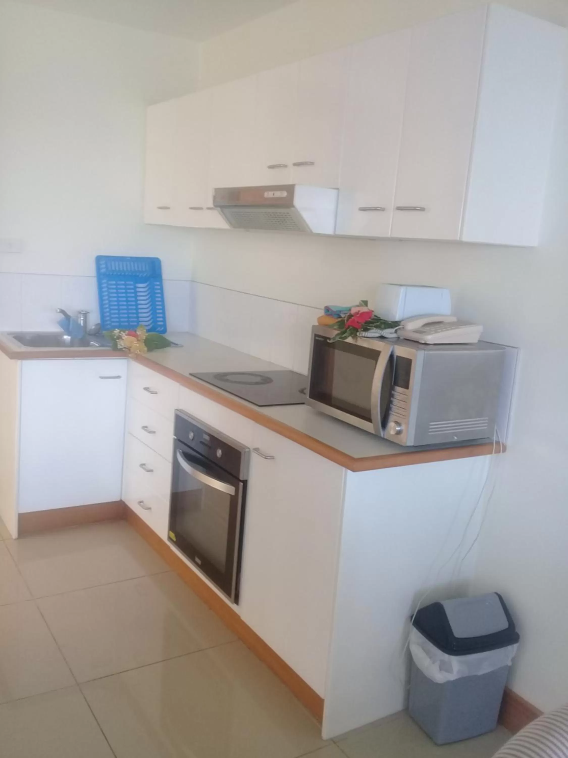 Kitchen or kitchenette, Kitchen/Kitchenette in Anchorage Beach Resort
