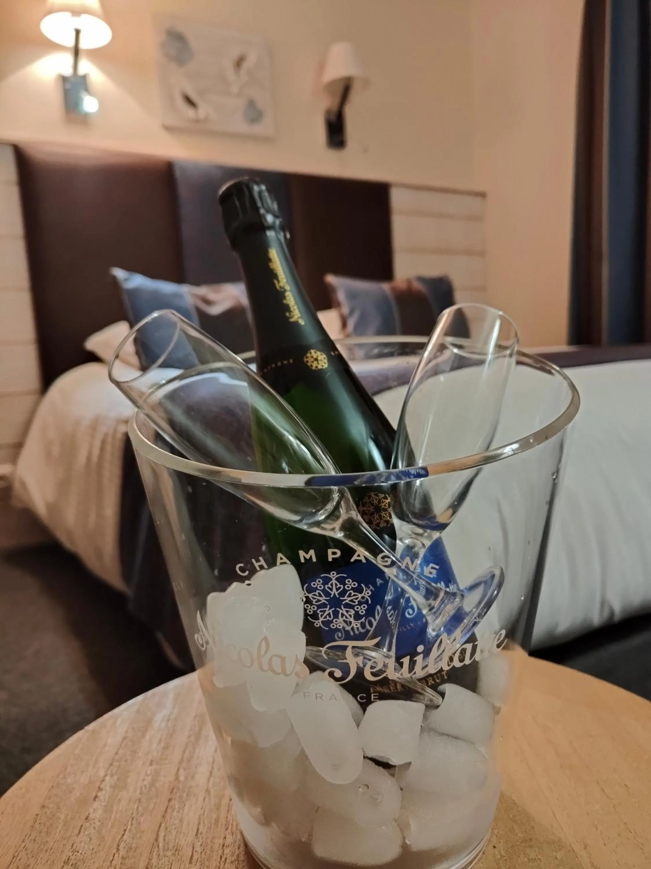 Drinks, Bed in Hôtel Spa & Restaurant Ô Pervenches