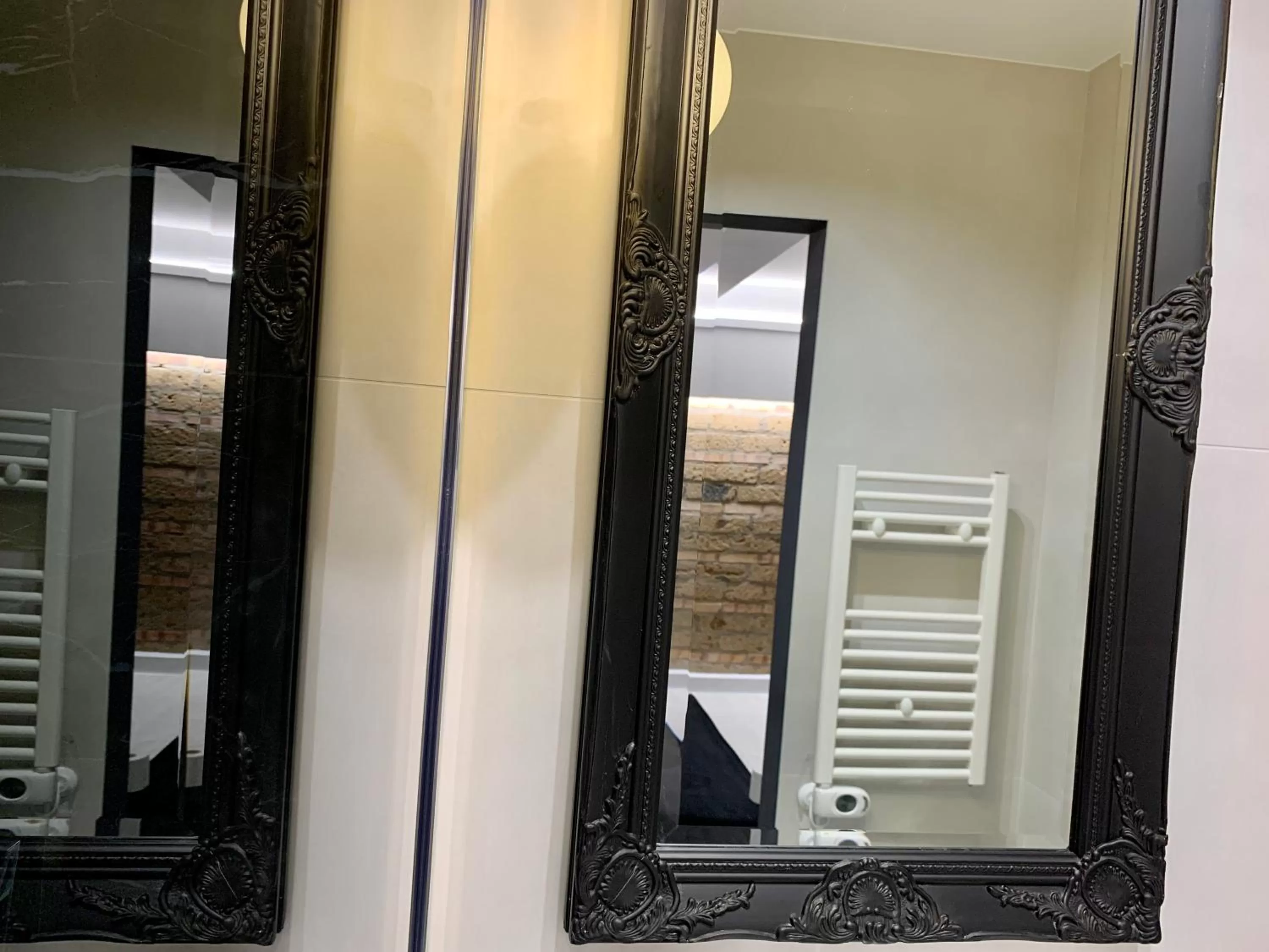 Bathroom in Toledo Boutique Rooms