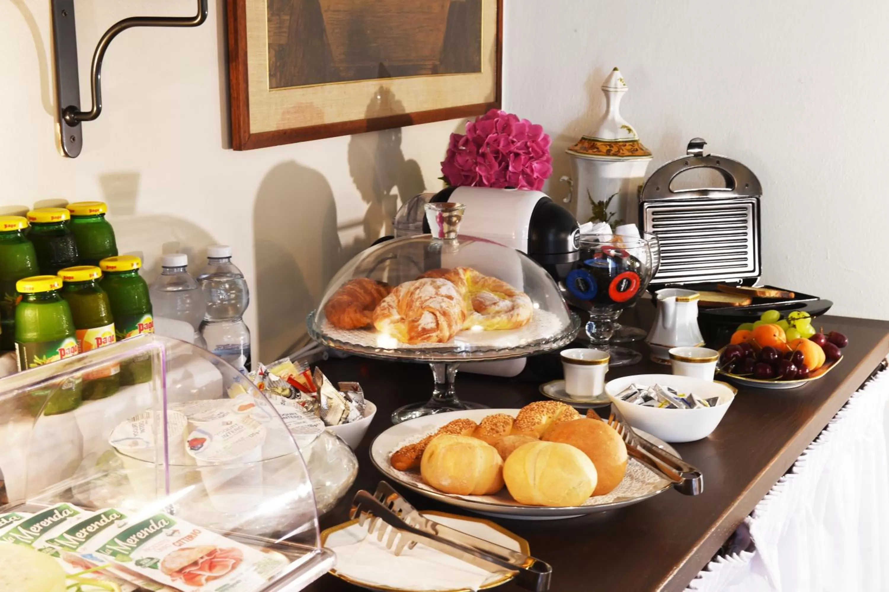 Continental breakfast in Il Giardino Segreto