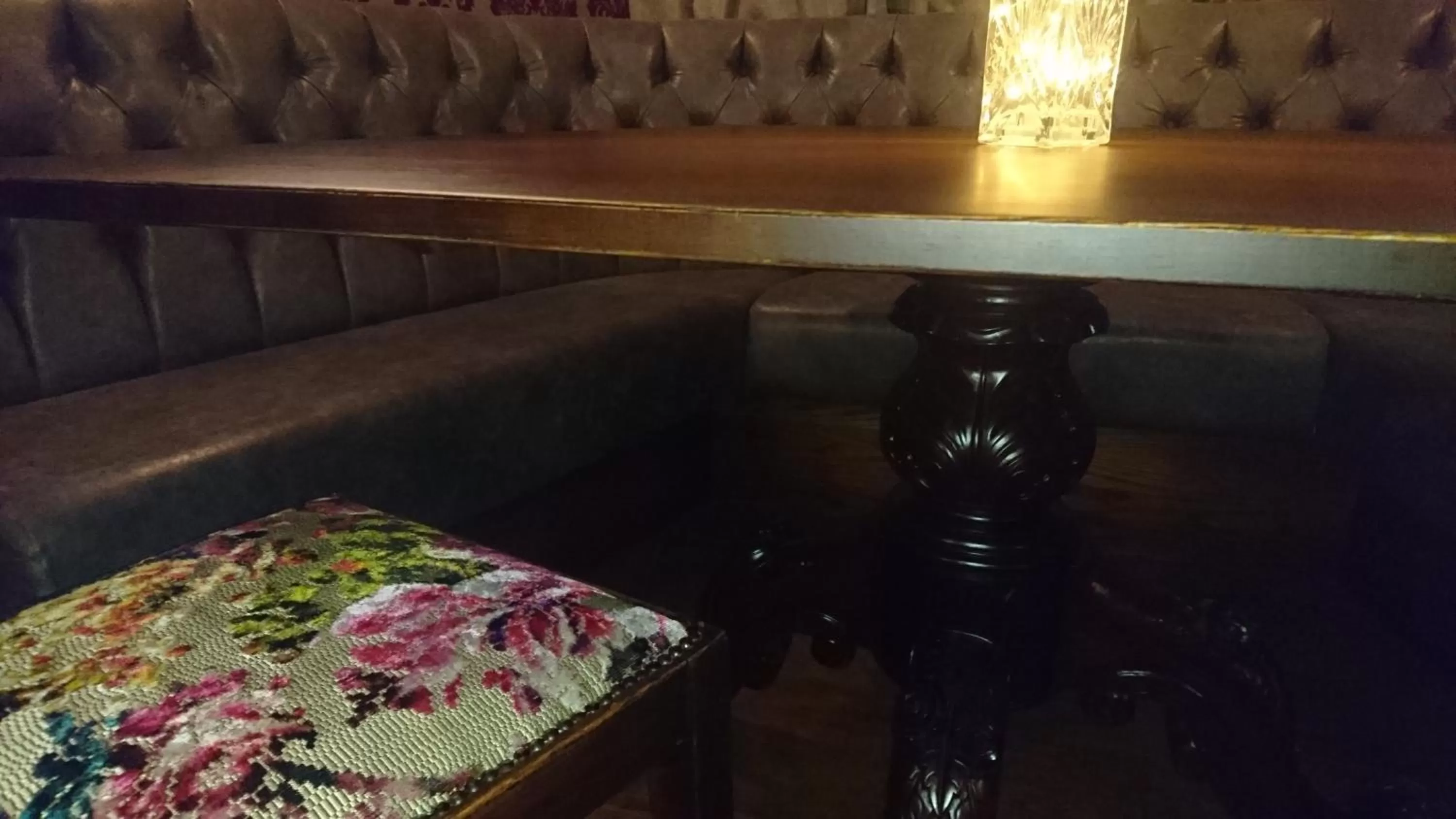 Decorative detail in White Horse Inn