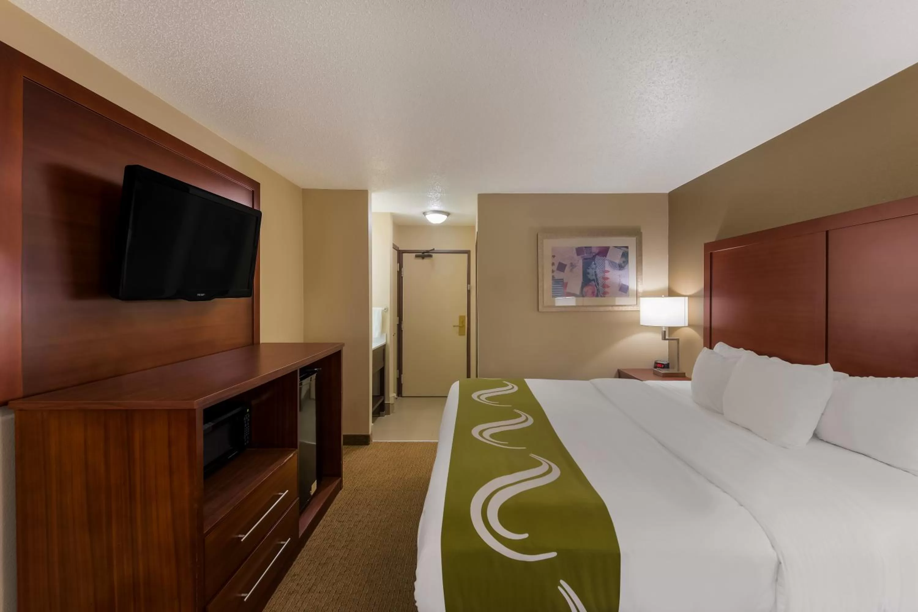 Bed in Quality Inn Marysville