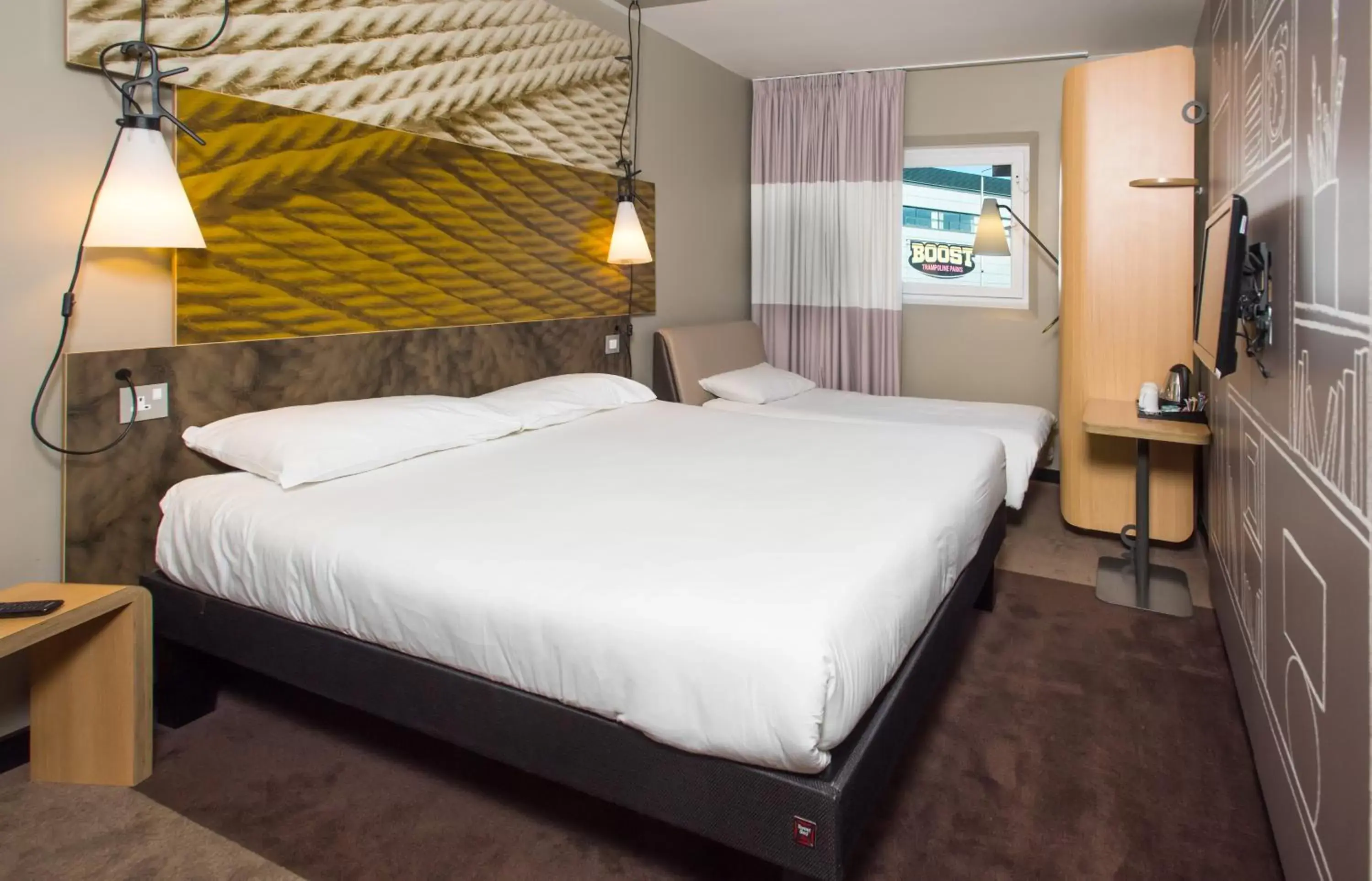 Family Room with 1 Double Bed and 1 Sofa Bed in ibis Leicester Family Room with 1 Double Bed and 1 Sofa Bed in ibis Leicester