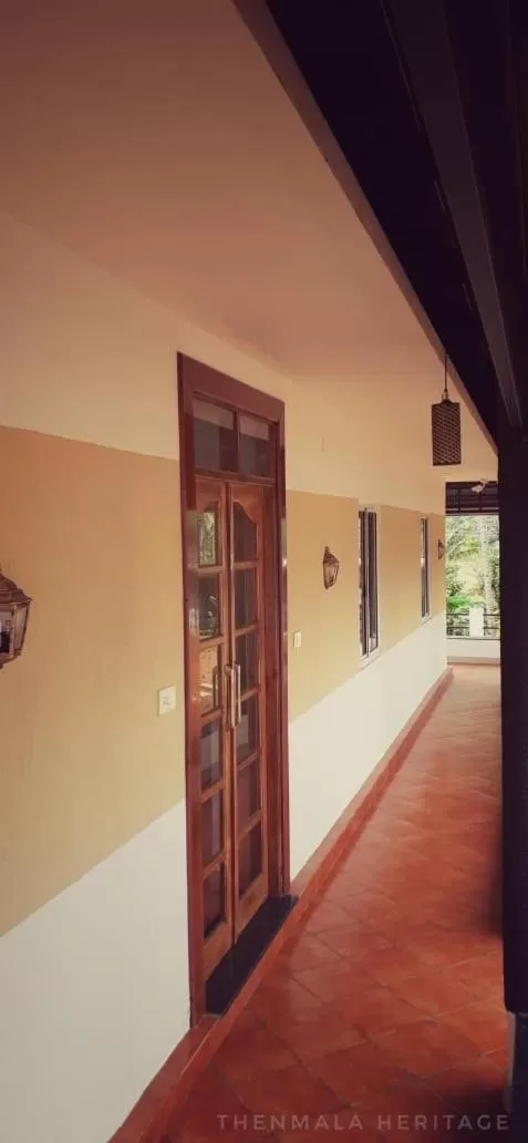 Facade/entrance in Thenmala Heritage