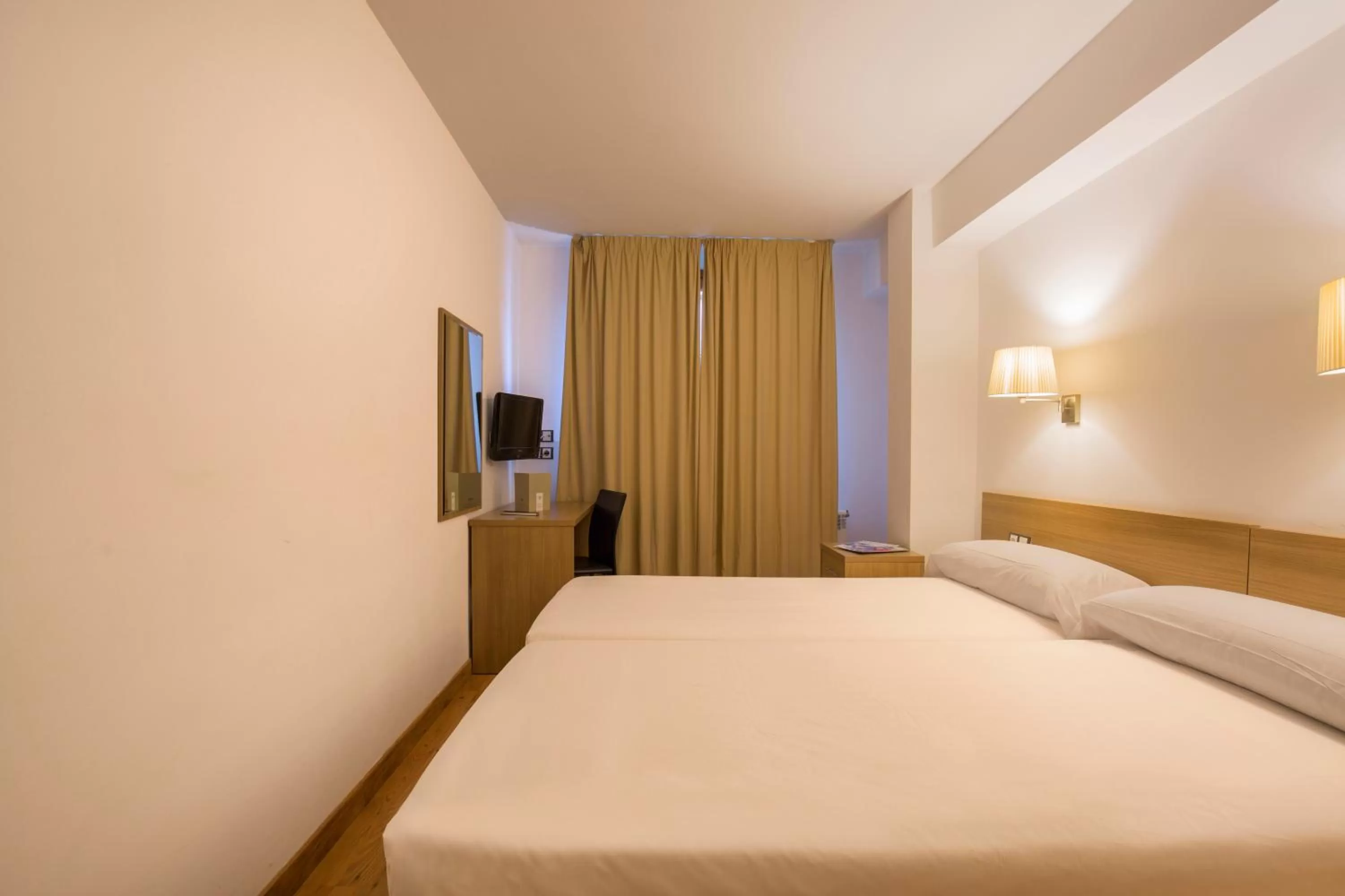 Bed in Hotel Catalunya Ski by Nexta