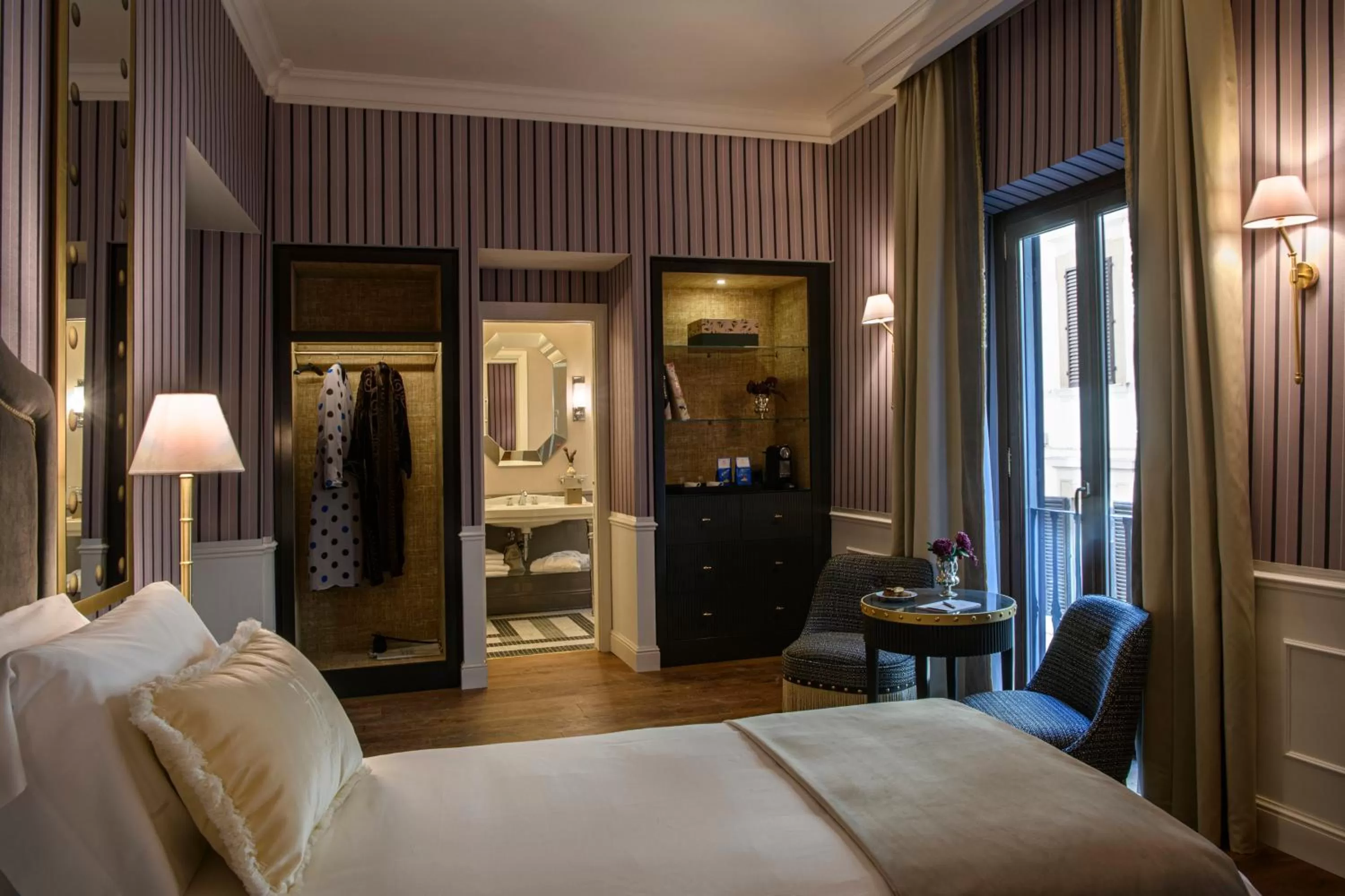 Photo of the whole room, Bed in IL Tornabuoni The Unbound Collection by Hyatt