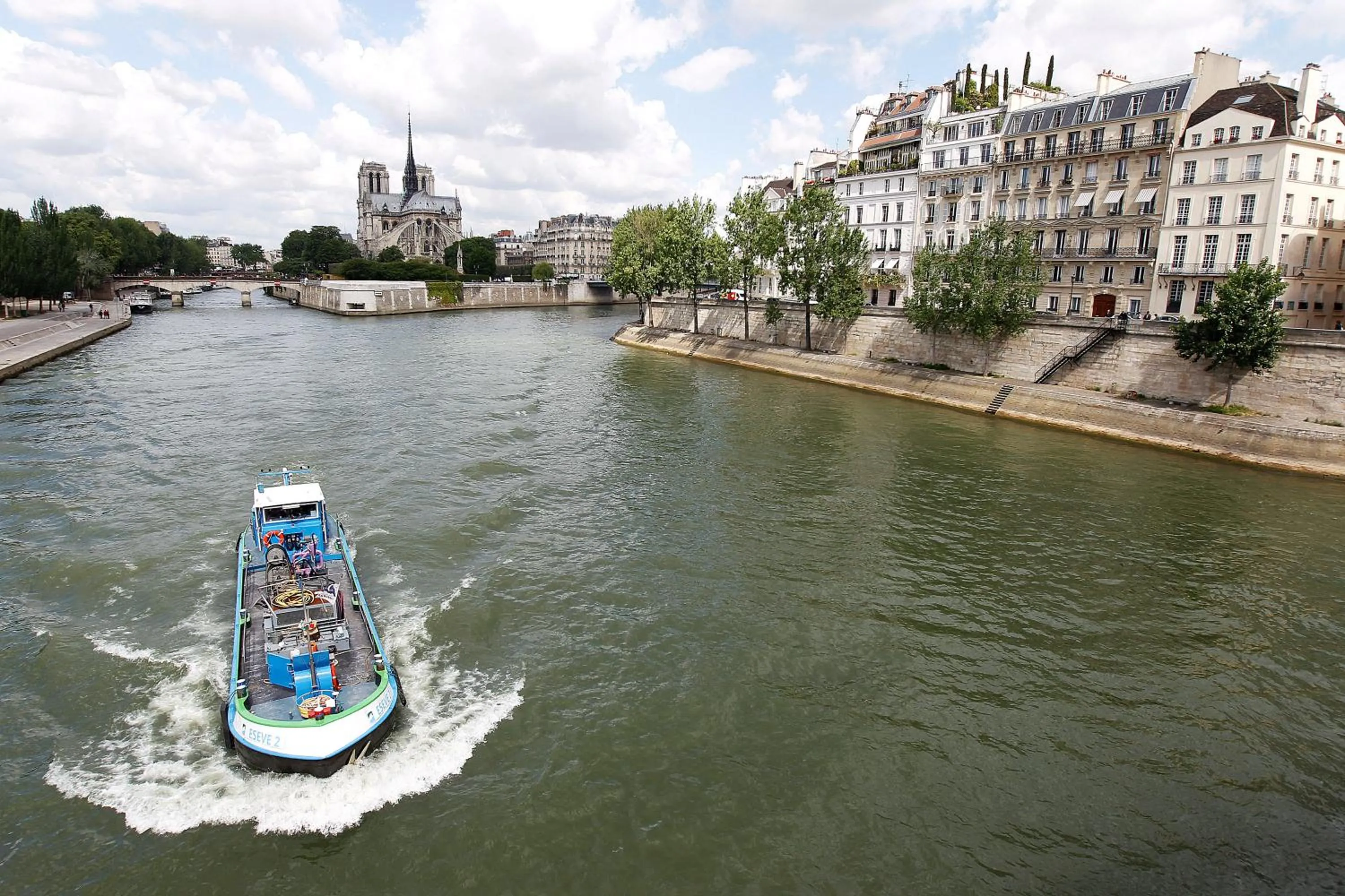 Nearby landmark in Hotel des Deux-Iles - Notre-Dame