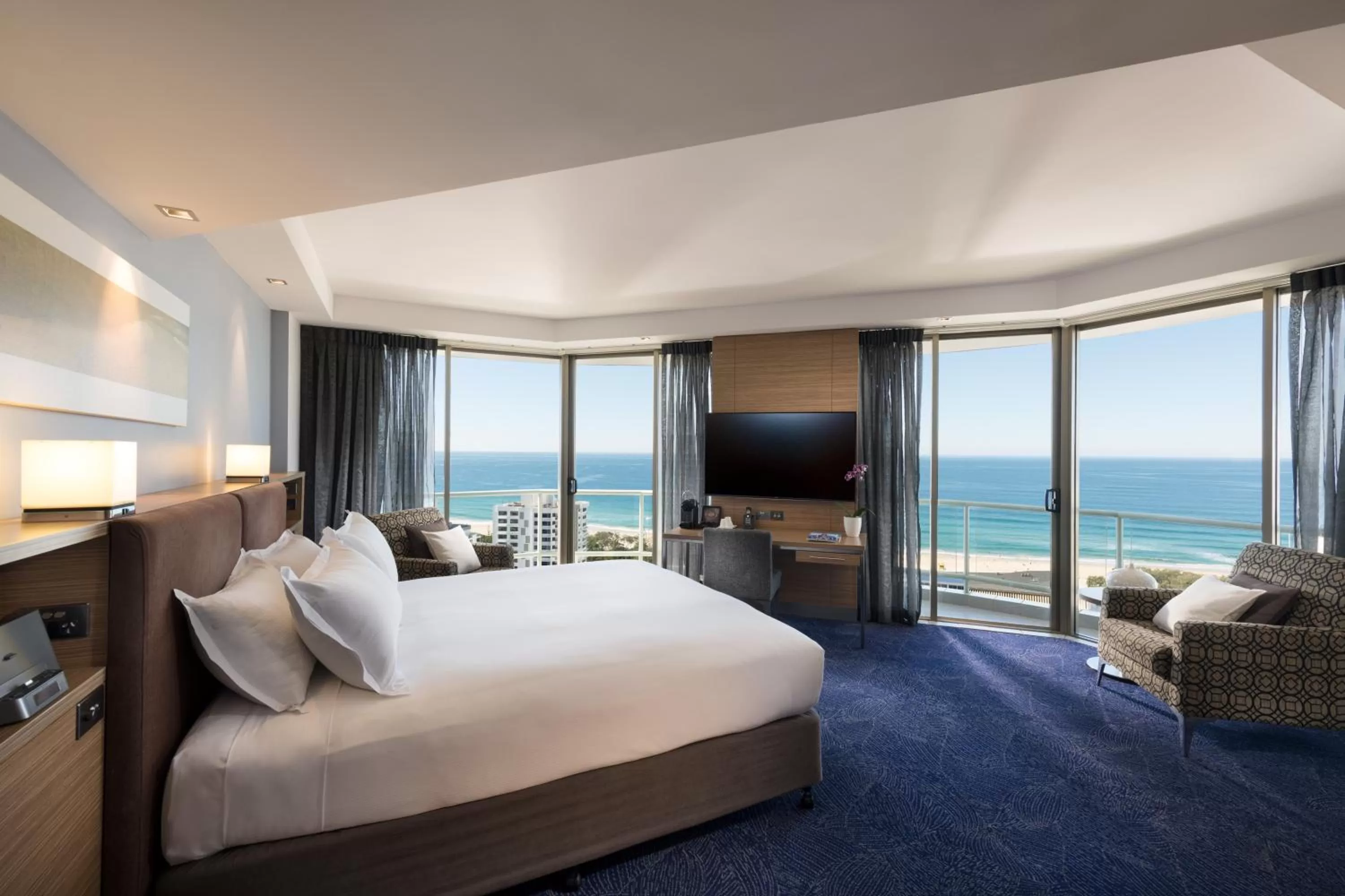 TV and multimedia, Bed in Sofitel Gold Coast Broadbeach