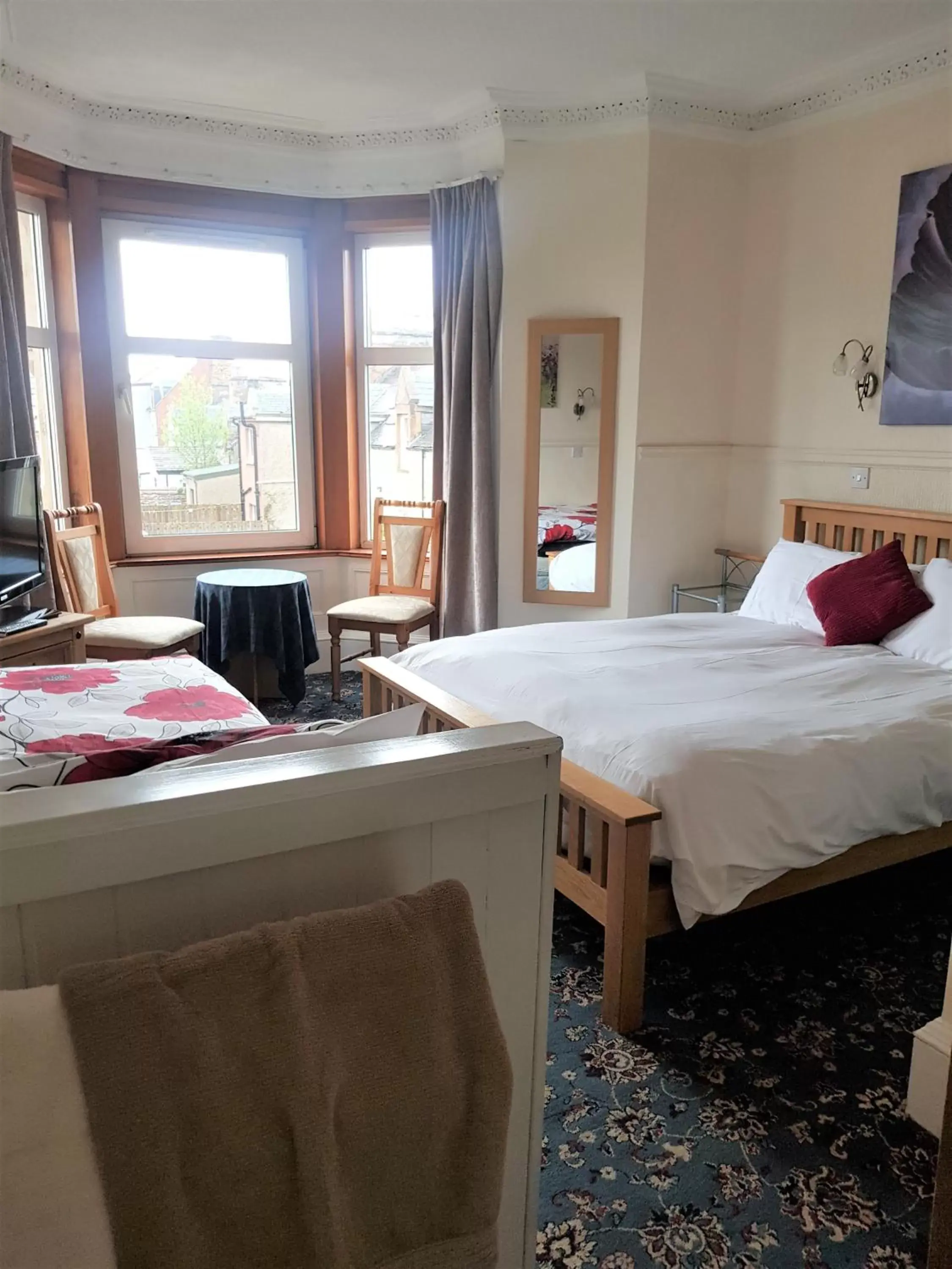 Triple Room in Cedar Villa Guest House Triple Room in Cedar Villa Guest House