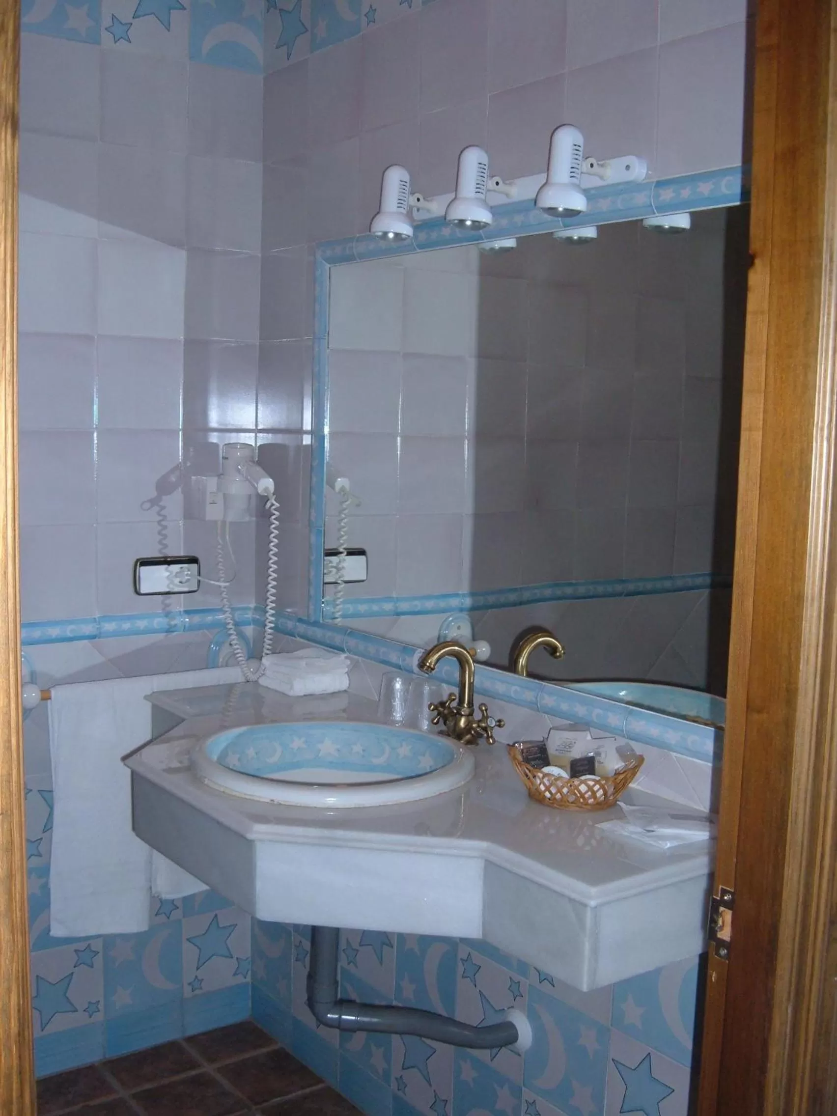 Bathroom in Hotel Rural Casares