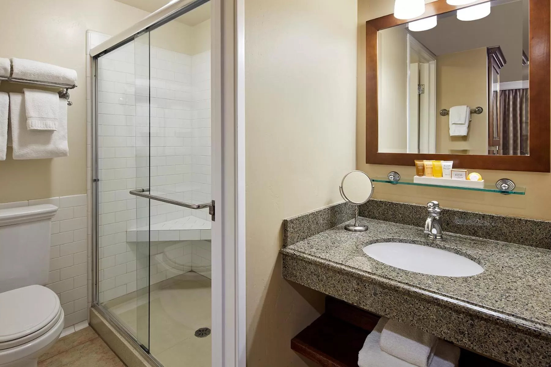 Bathroom in Glorietta Bay Inn