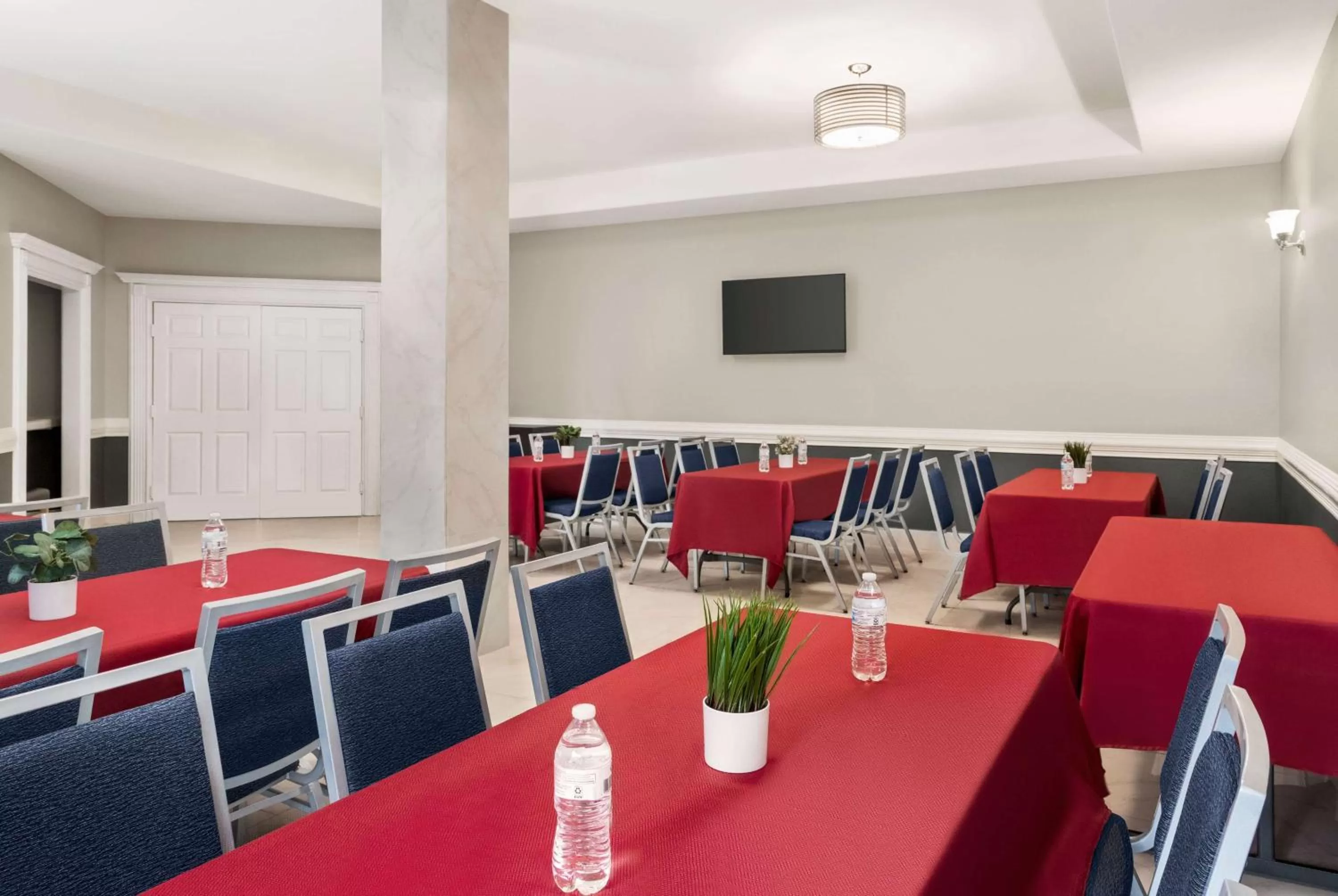 Meeting/conference room in La Quinta by Wyndham Brownsville North