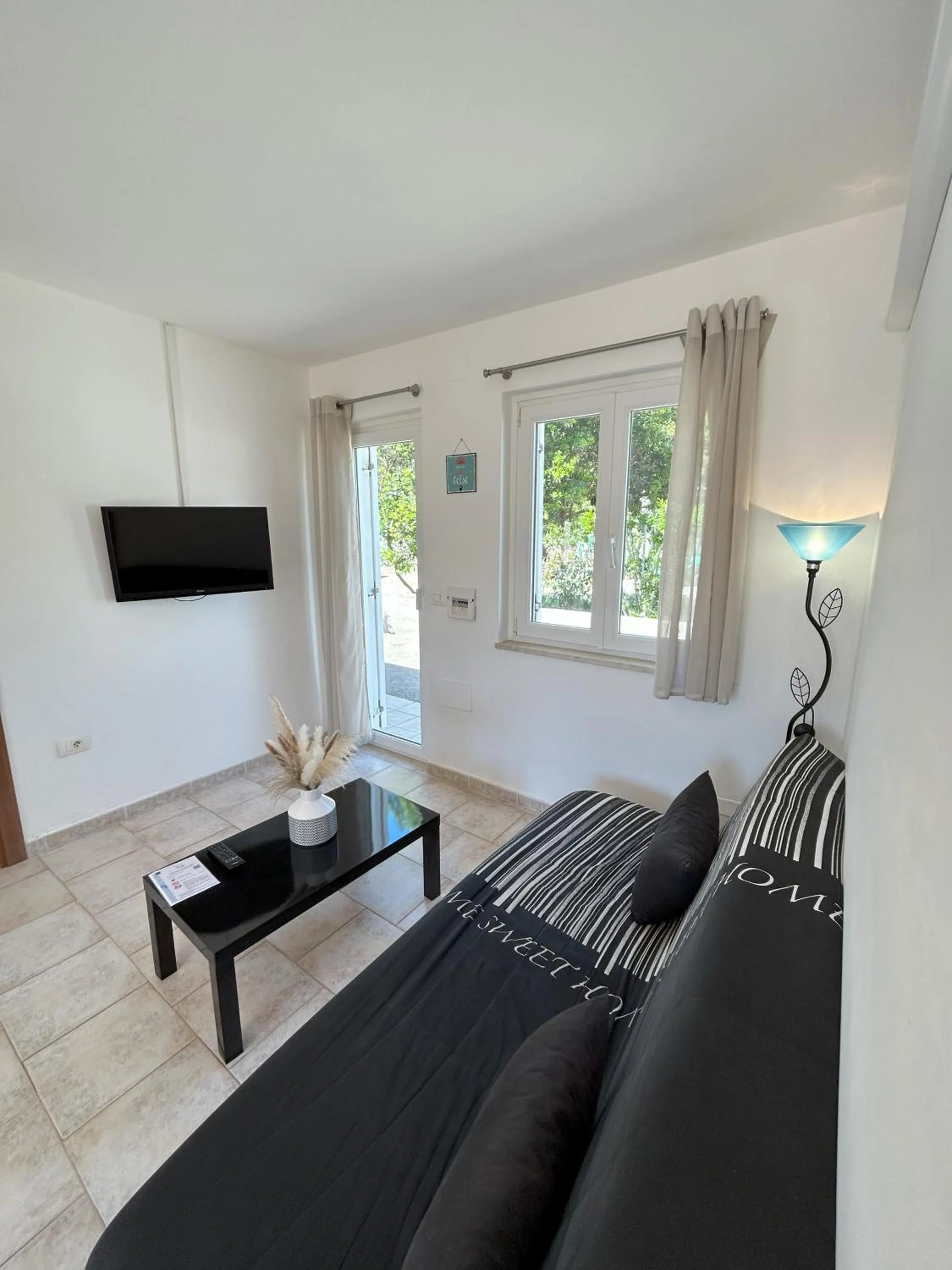 Communal lounge/ TV room in Hôtel Padolo