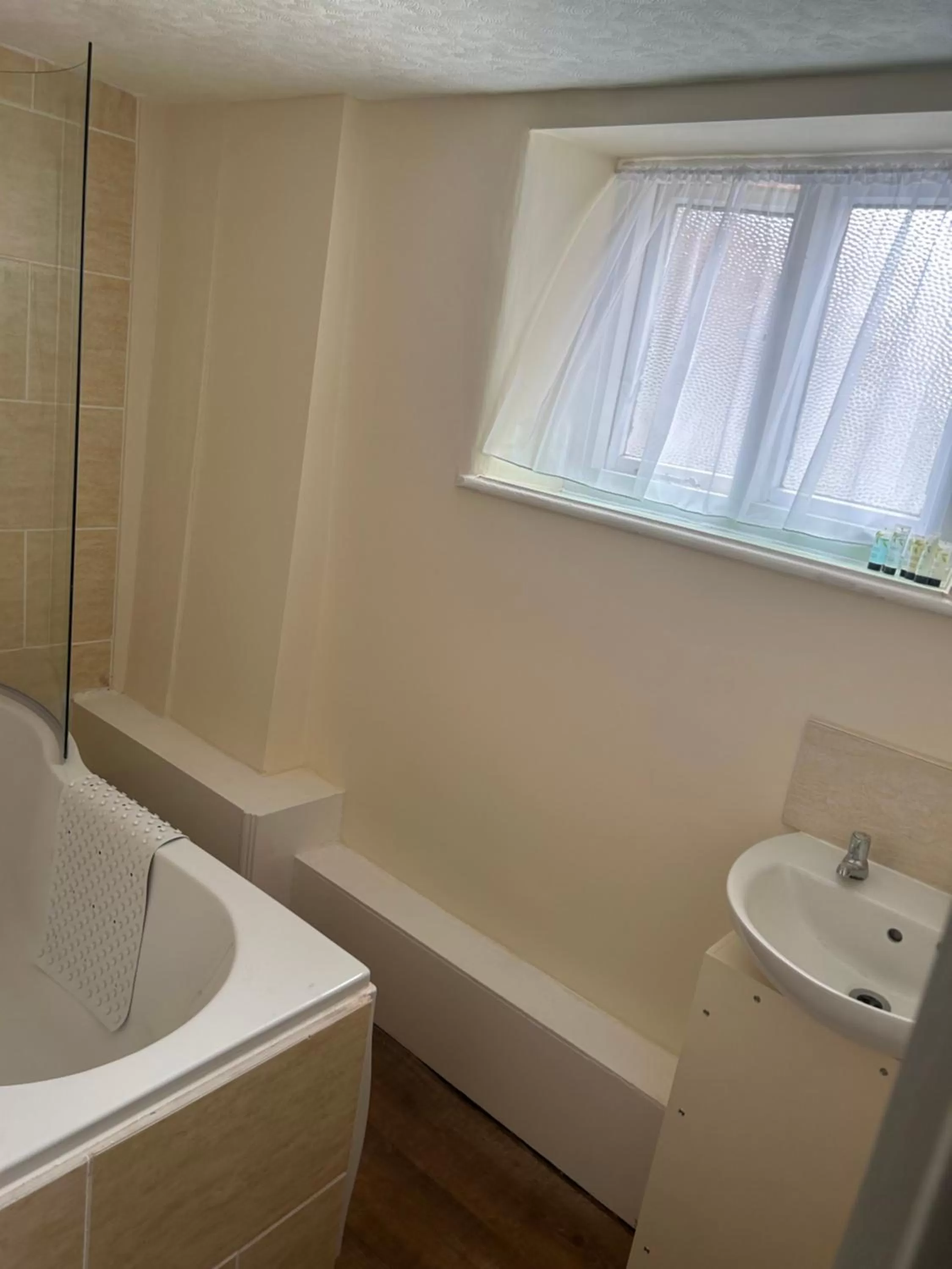 Bathroom in The Lethbridge Arms