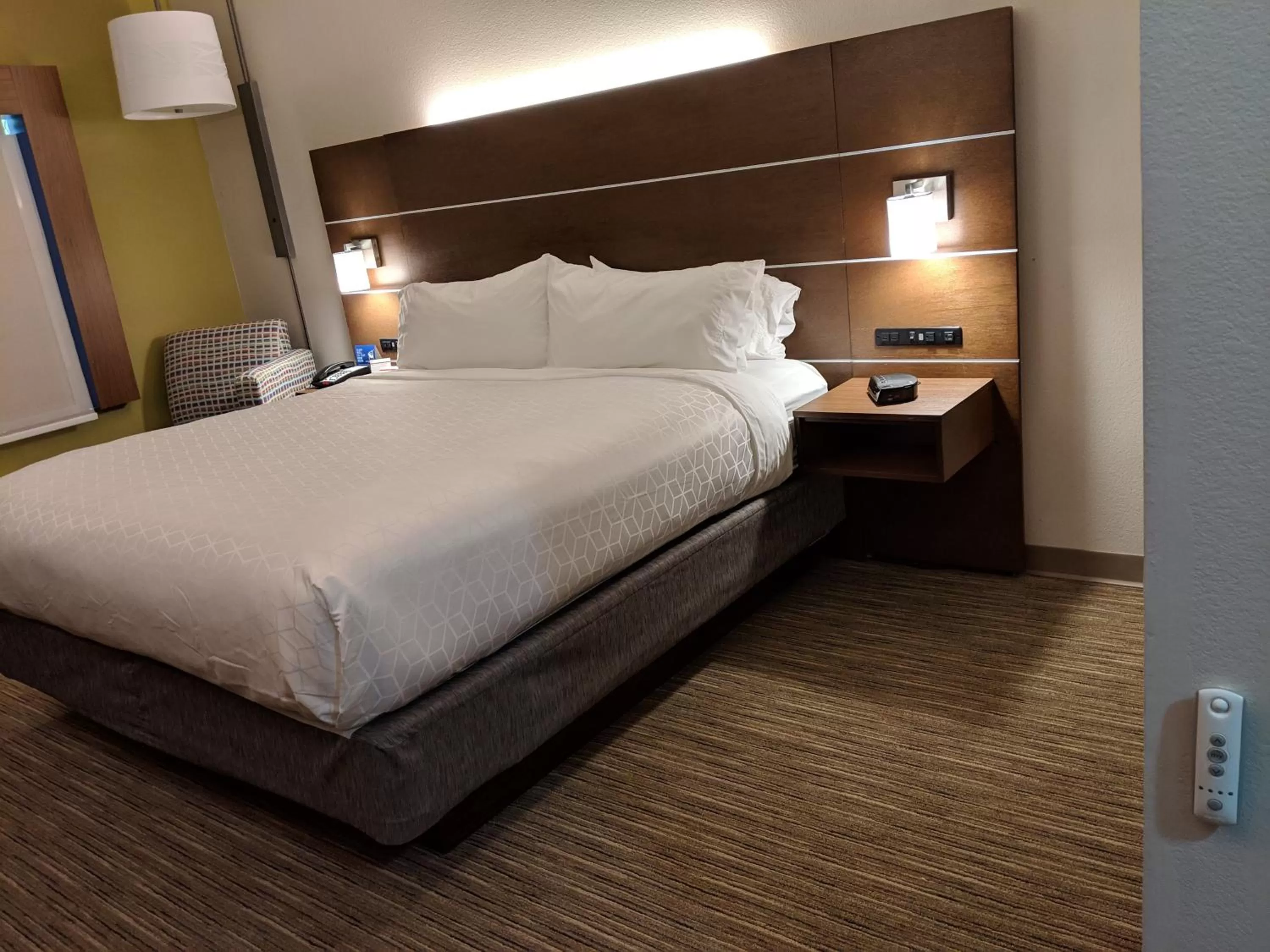 Photo of the whole room, Bed in Holiday Inn Express Hotel & Suites Claypool Hill -Richlands Area by IHG