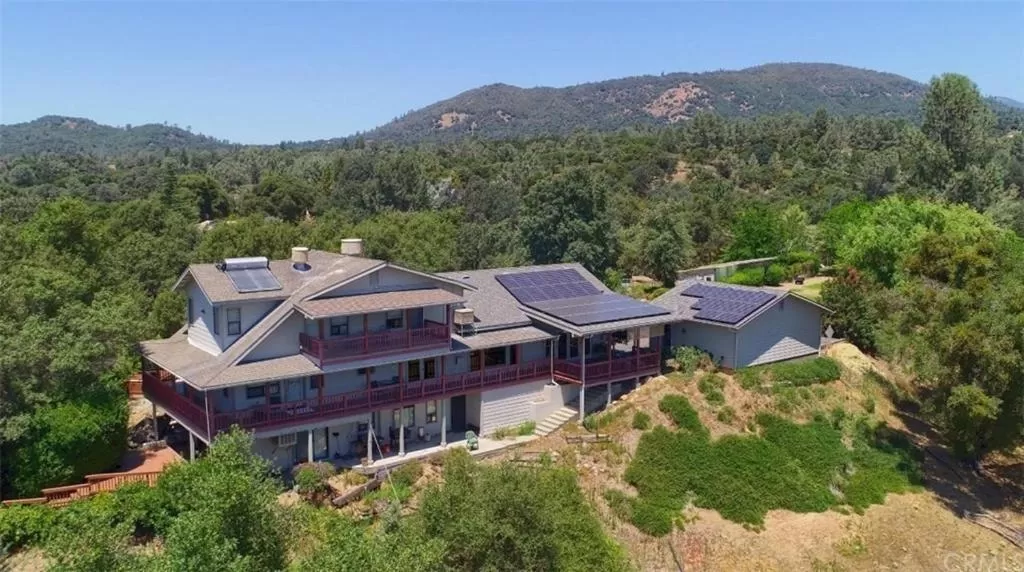 Bird's eye view in Narrow Gauge Inn