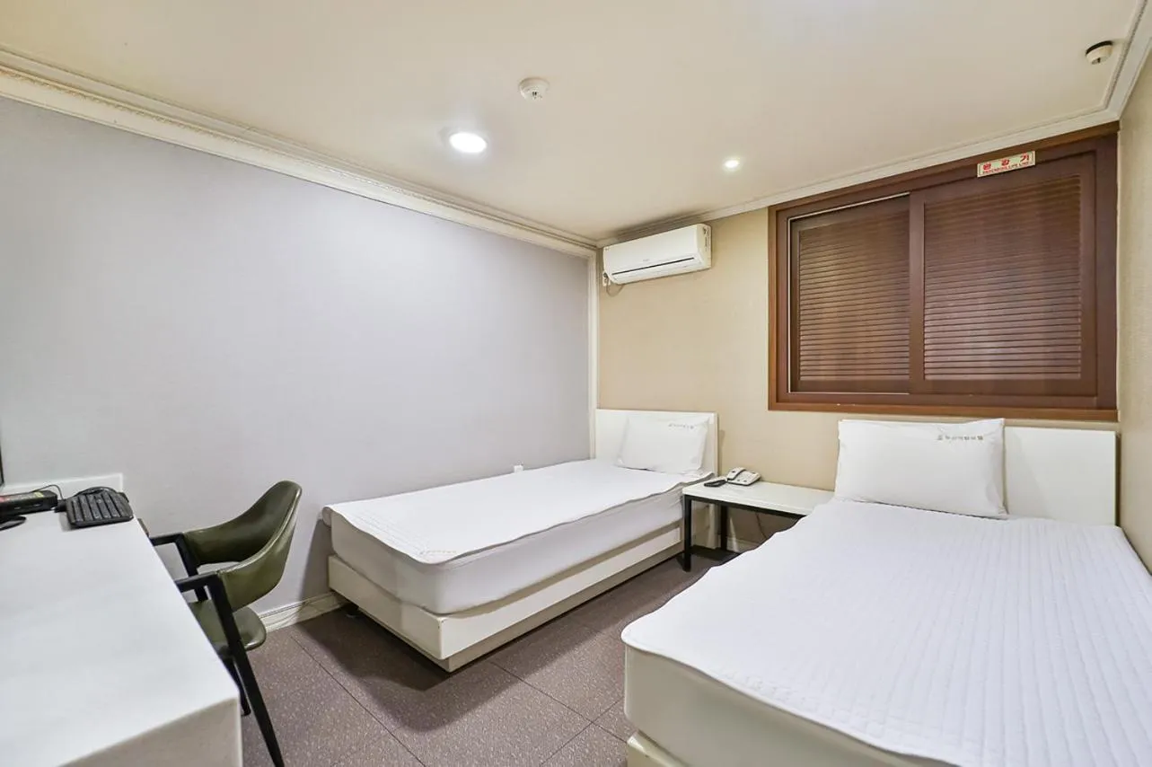 Bedroom, Bed in Top Motel Busan