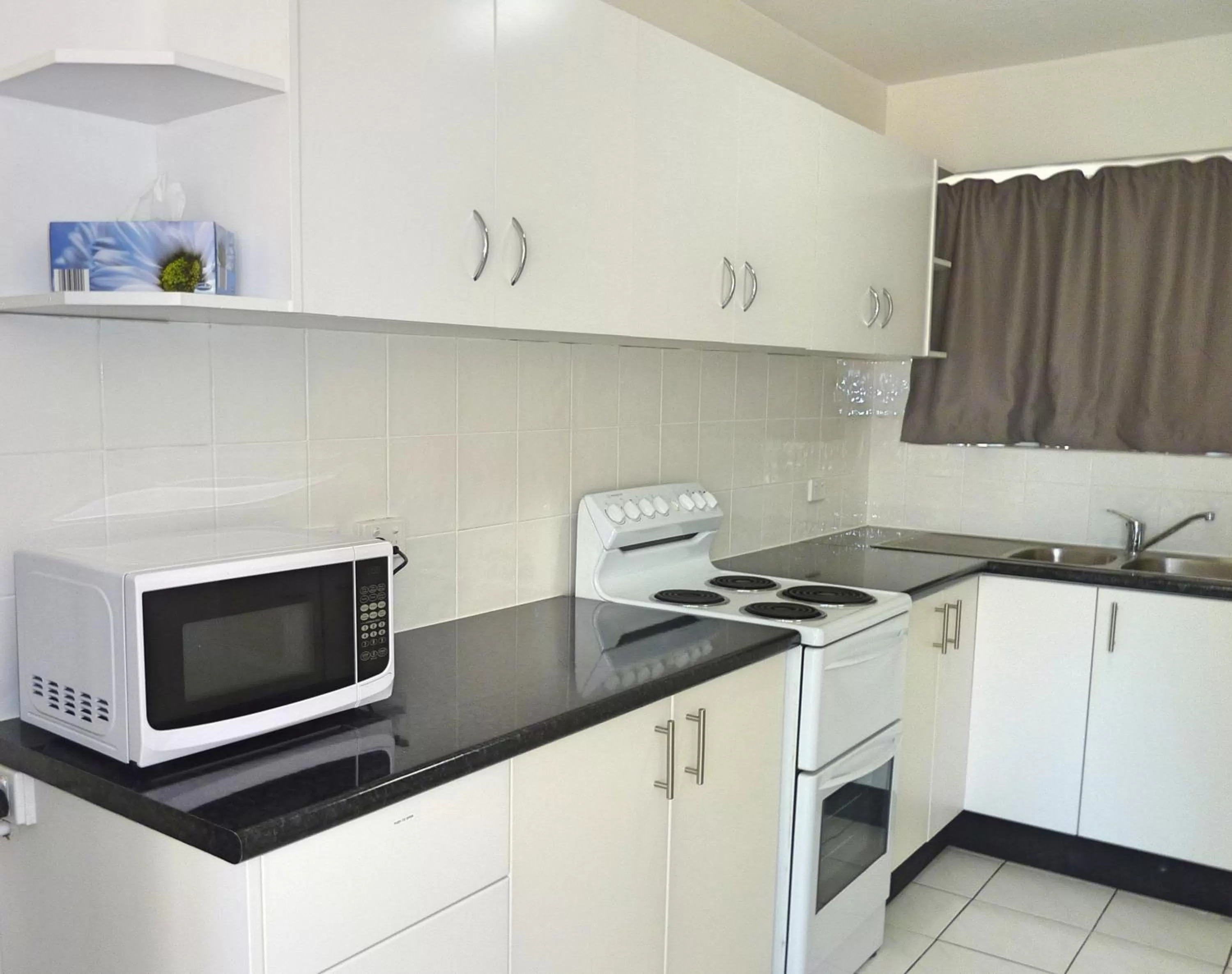 Kitchen or kitchenette in Jadran Motel & El Jays Holiday Lodge
