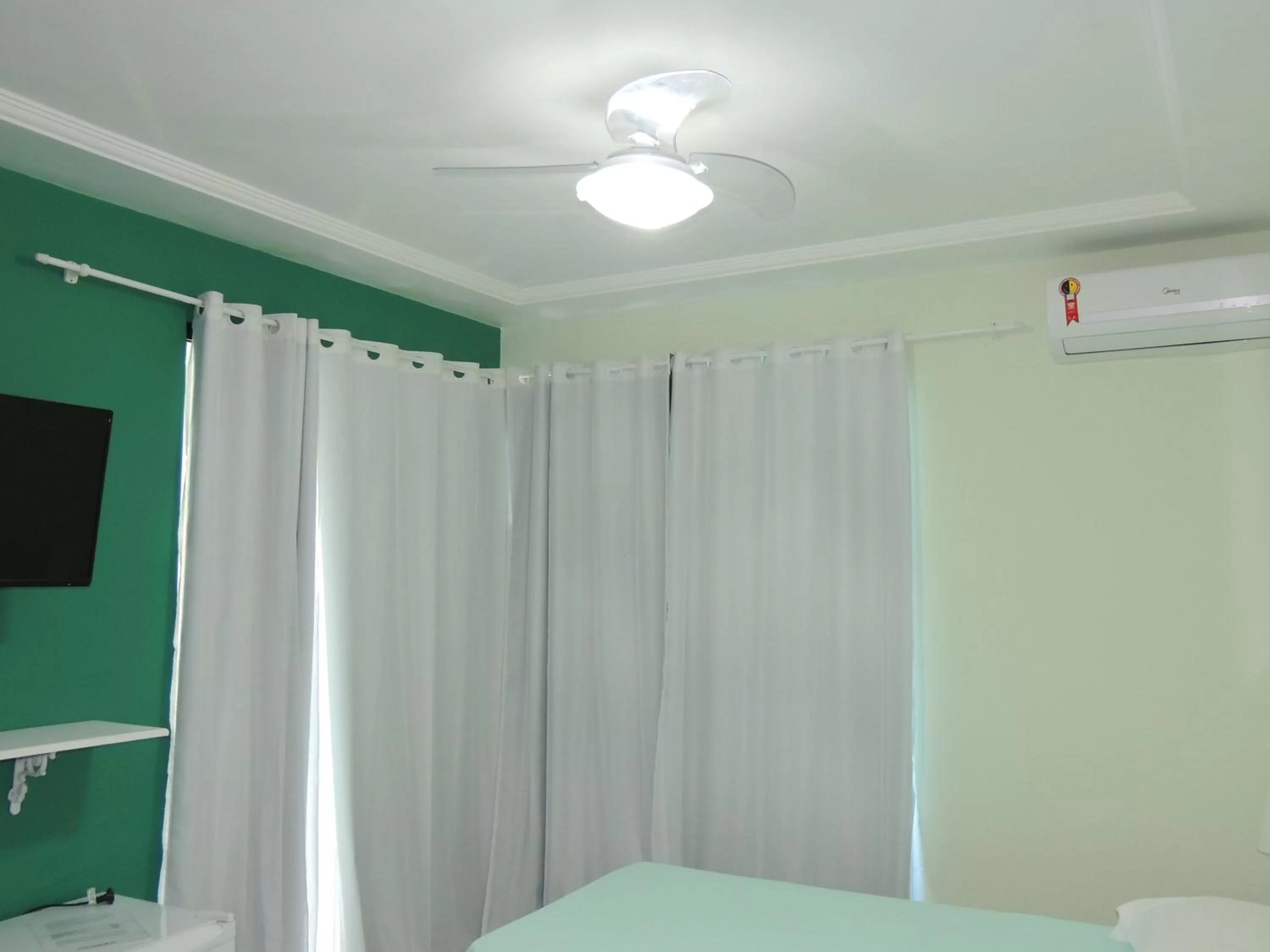 Photo of the whole room, Bed in Pousada Akaroa