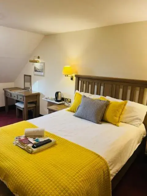 Double or Twin Room - single occupancy in Crown & Cushion Hotel Double or Twin Room - single occupancy in Crown & Cushion Hotel
