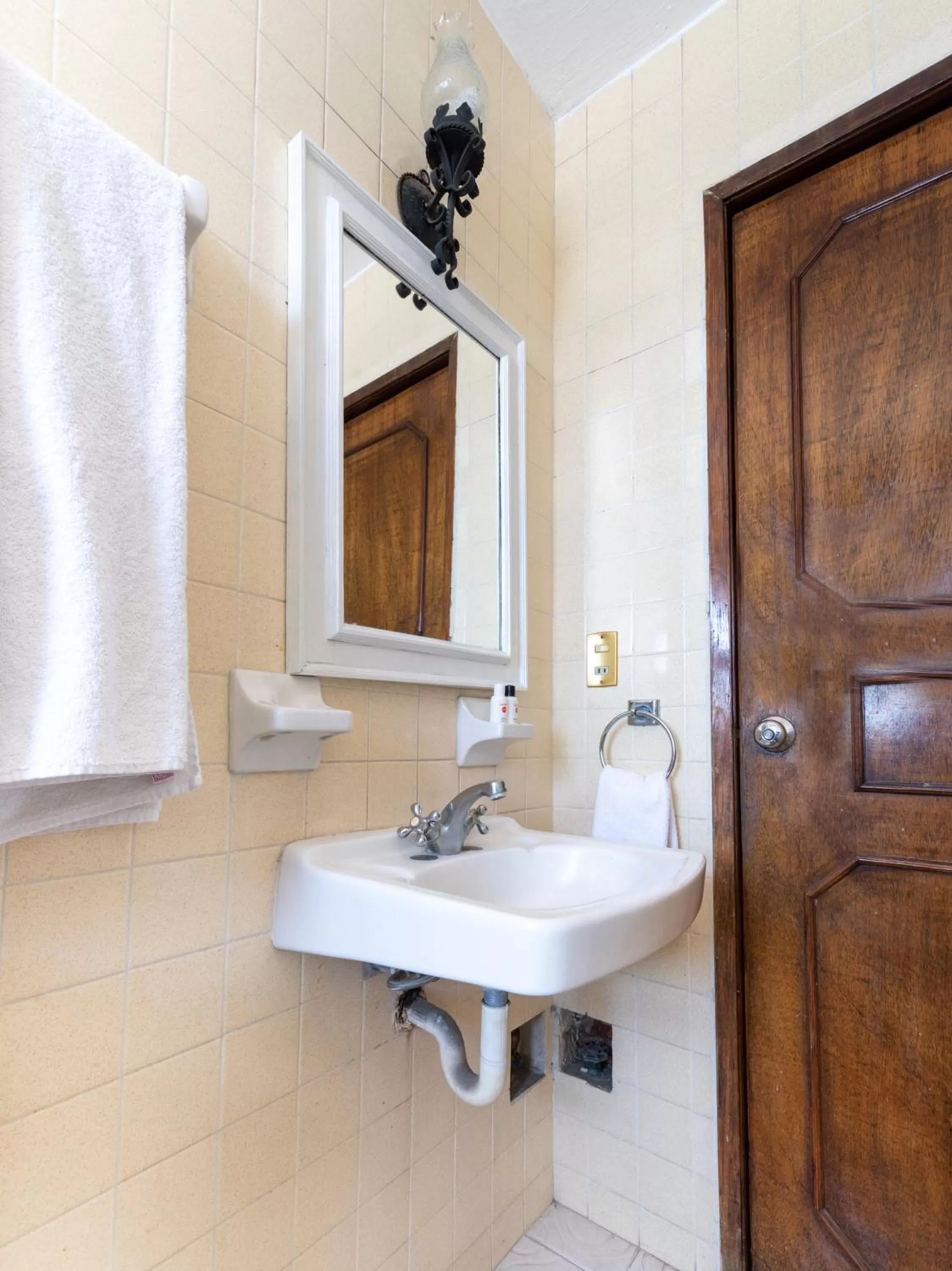 Bathroom in Suites Internacional