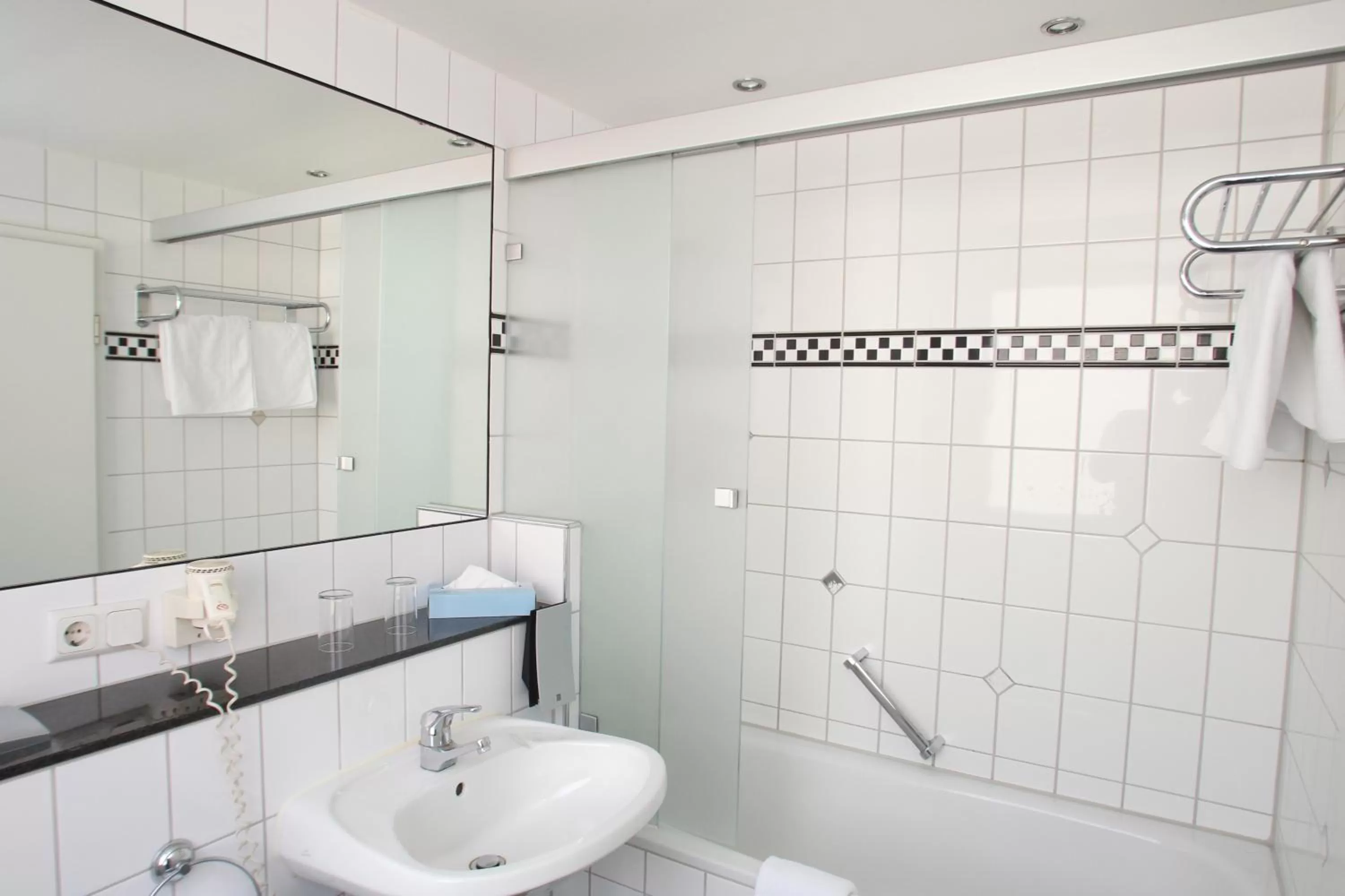 Bathroom in Memphis Hotel