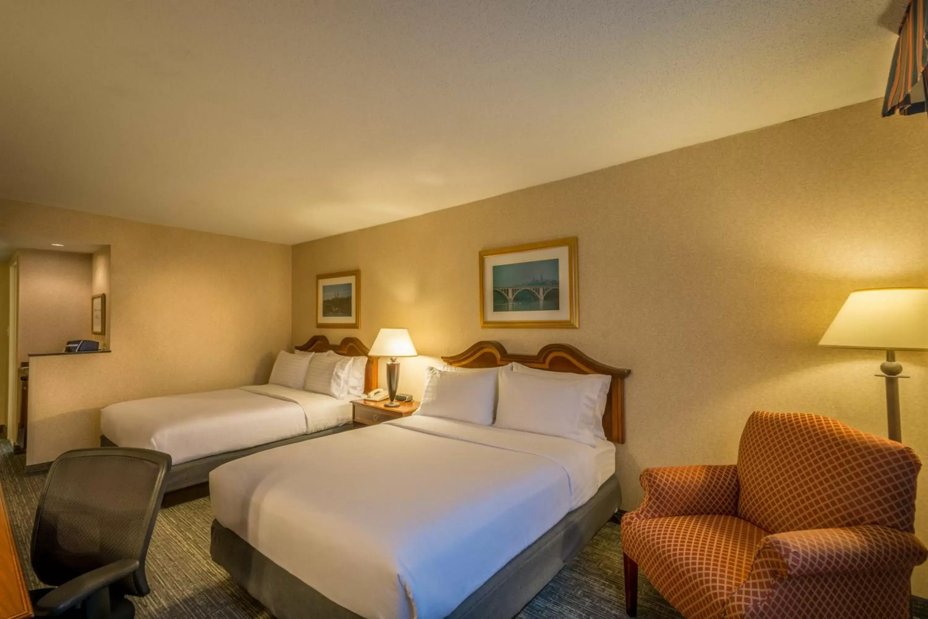 Standard Room with Two Queen Beds in Holiday Inn Arlington at Ballston by IHG Standard Room with Two Queen Beds in Holiday Inn Arlington at Ballston by IHG