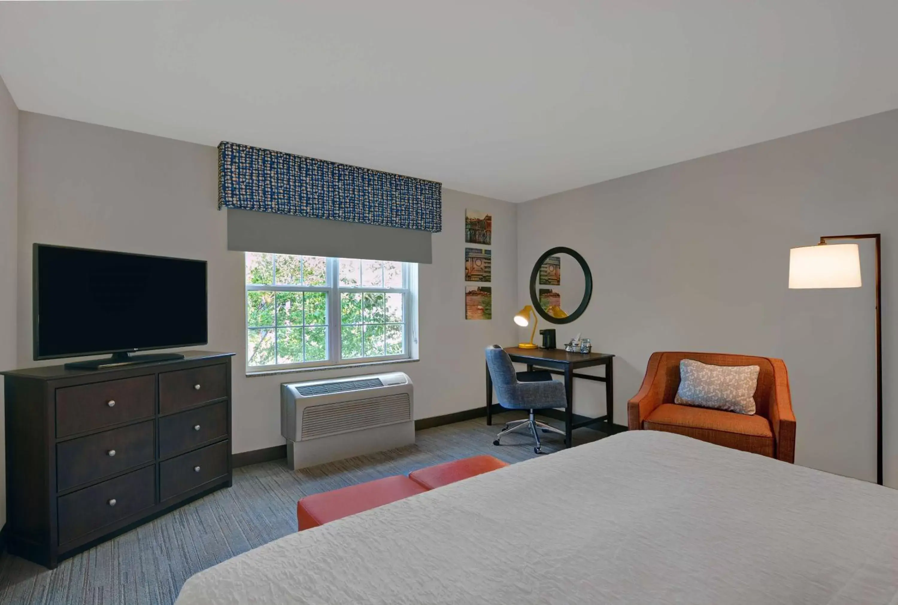 King Room - Non-Smoking in Hampton Inn Bath - Brunswick Area , ME King Room - Non-Smoking in Hampton Inn Bath - Brunswick Area , ME