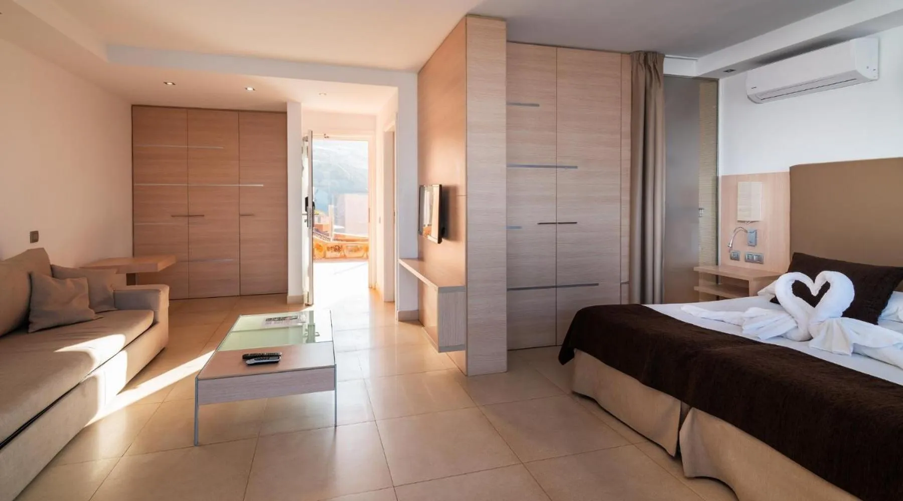 Bedroom, Bed in Marina Elite